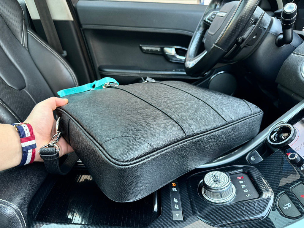 LOUIS VUITTON- Men’s laptop bag