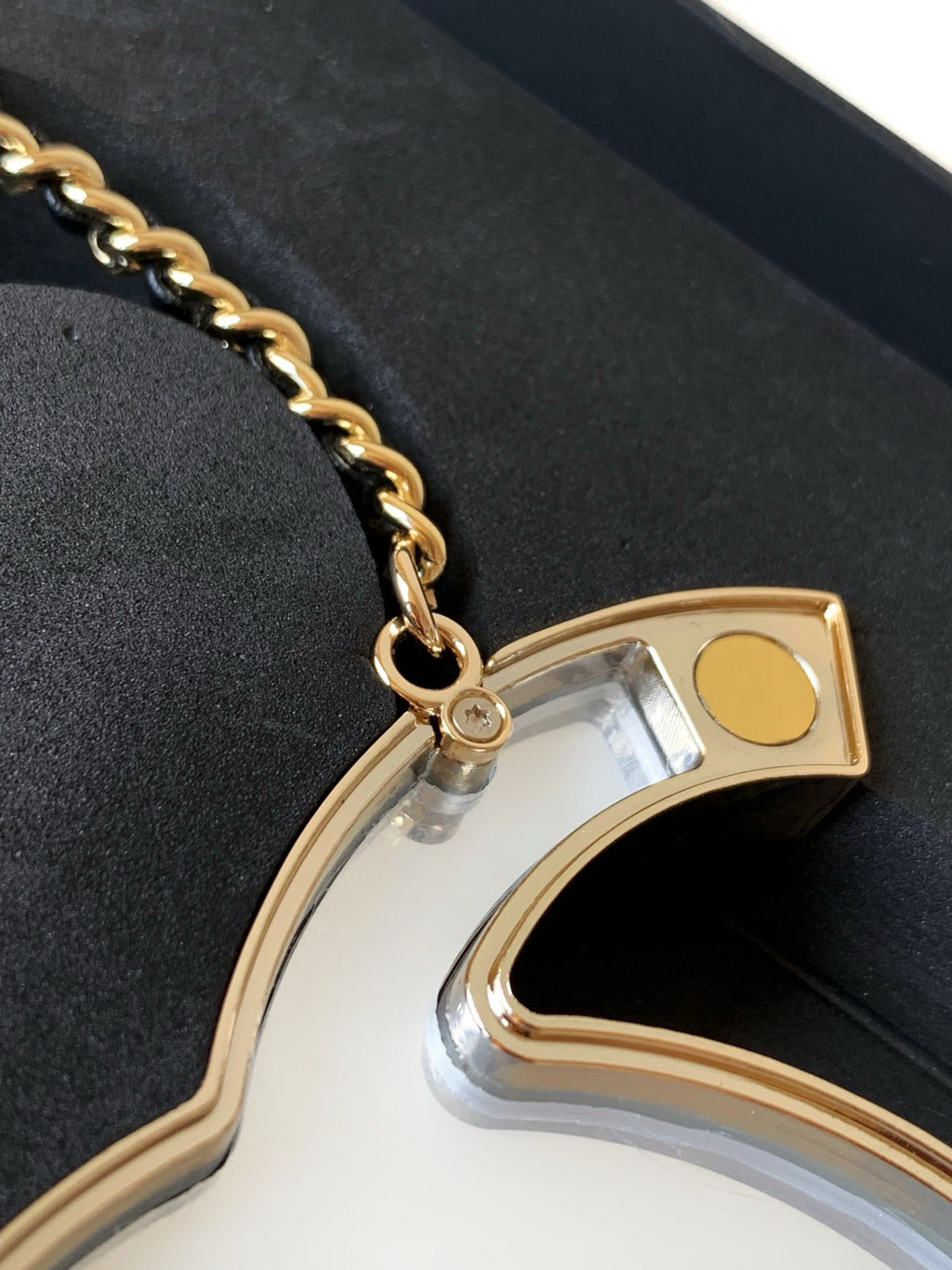 CHANEL - Cruise  2025 CC‑logo minaudière