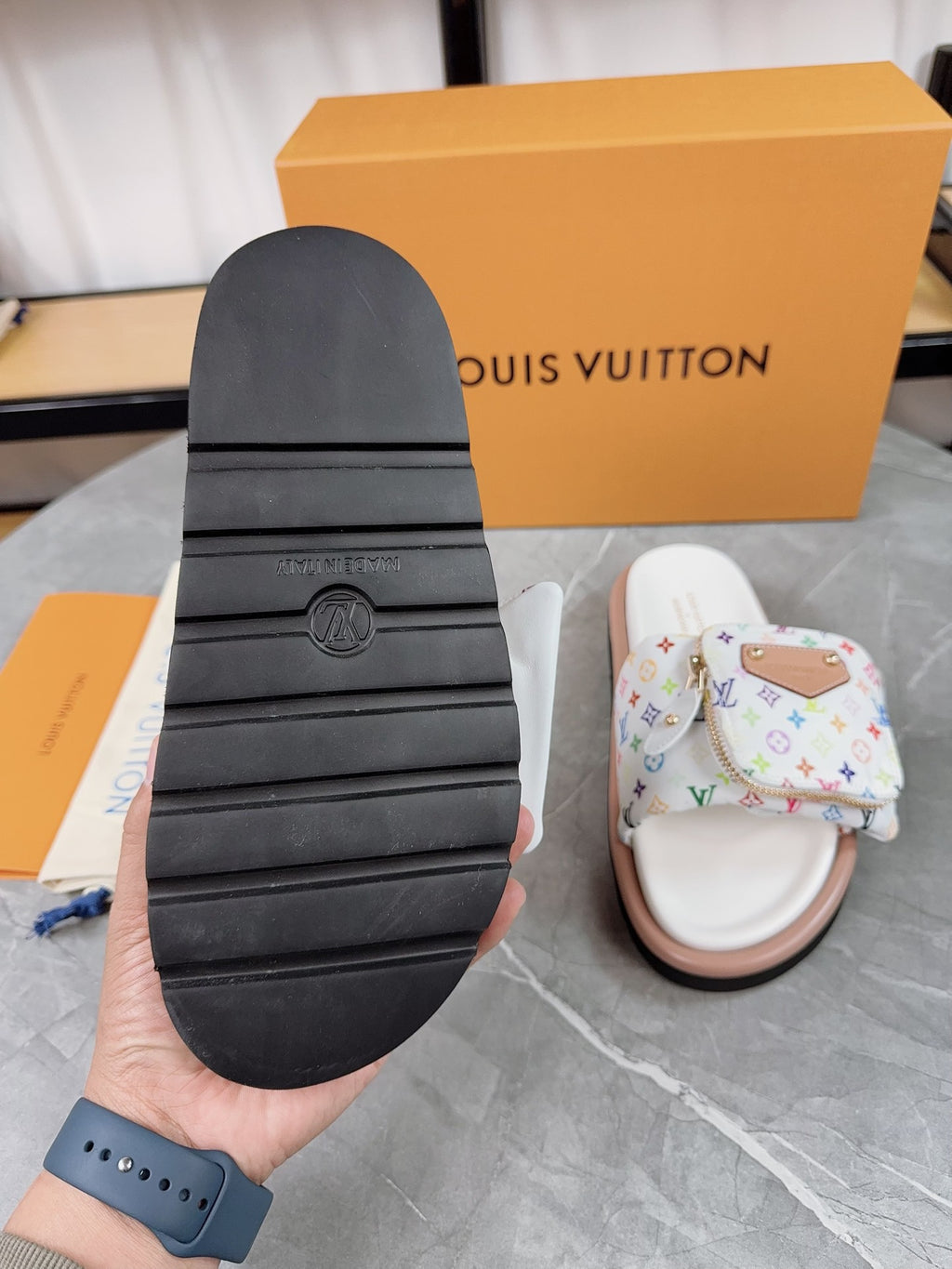 LOUIS VUITTON- pillow flat mule