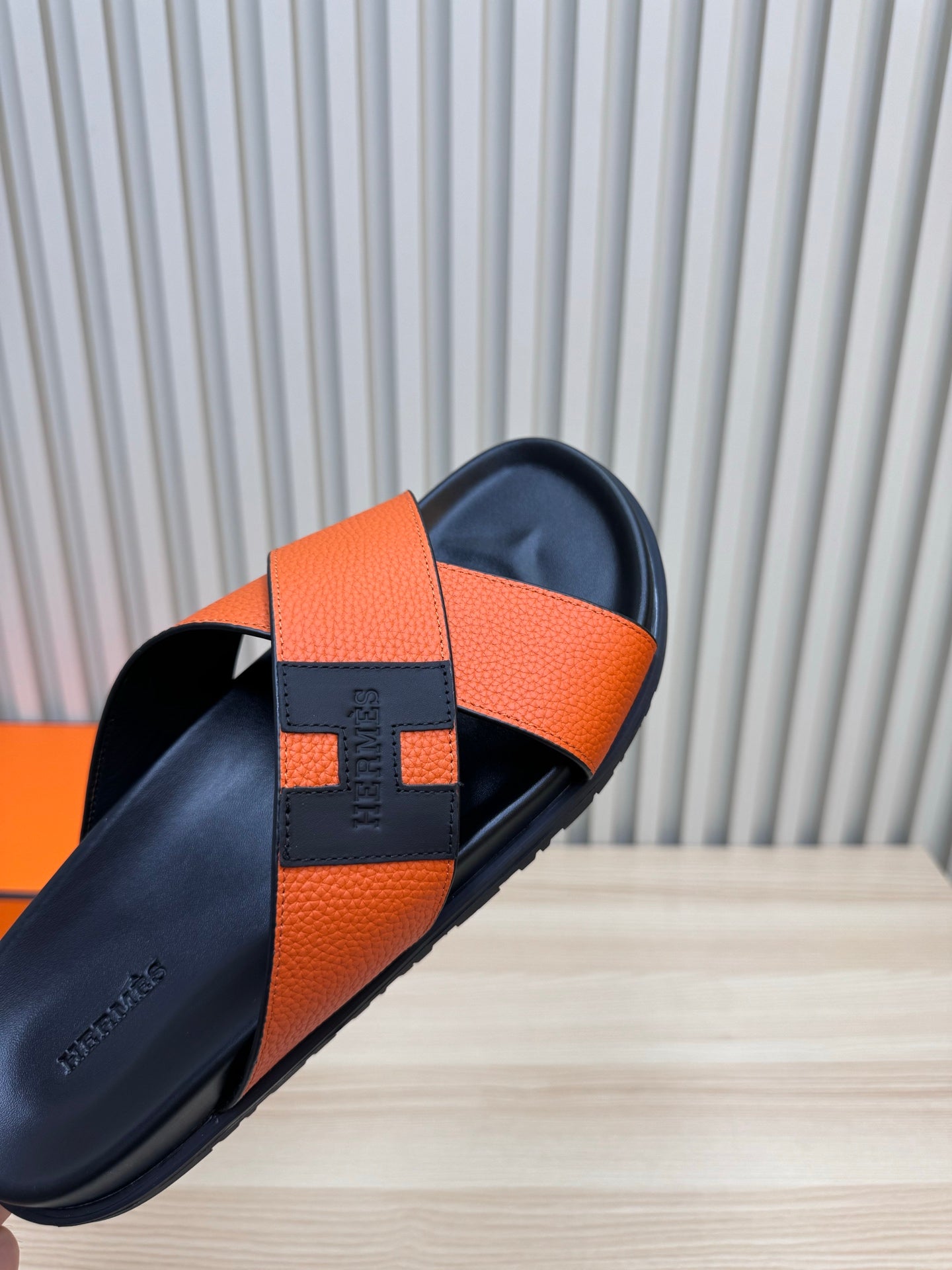 HERMES- men’s slippers