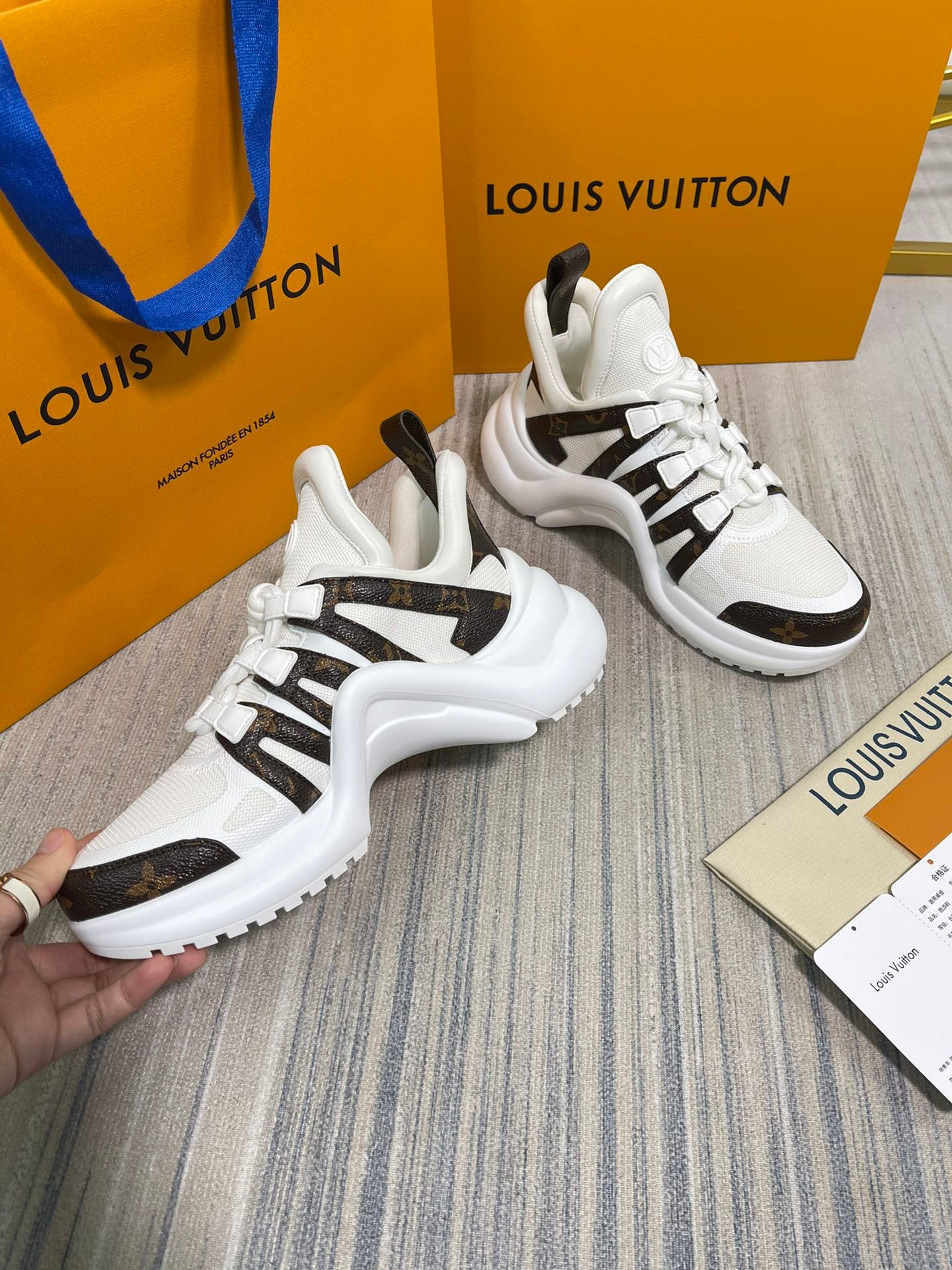 LOUIS VUITTON- Sneaker LV Archlight Trainer