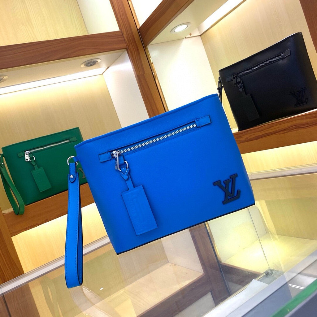 LOUIS VUITTON - Takeoff Pouch