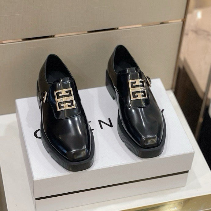 GIVENCHY - Givenchy Black Squared Buckle Loafers
