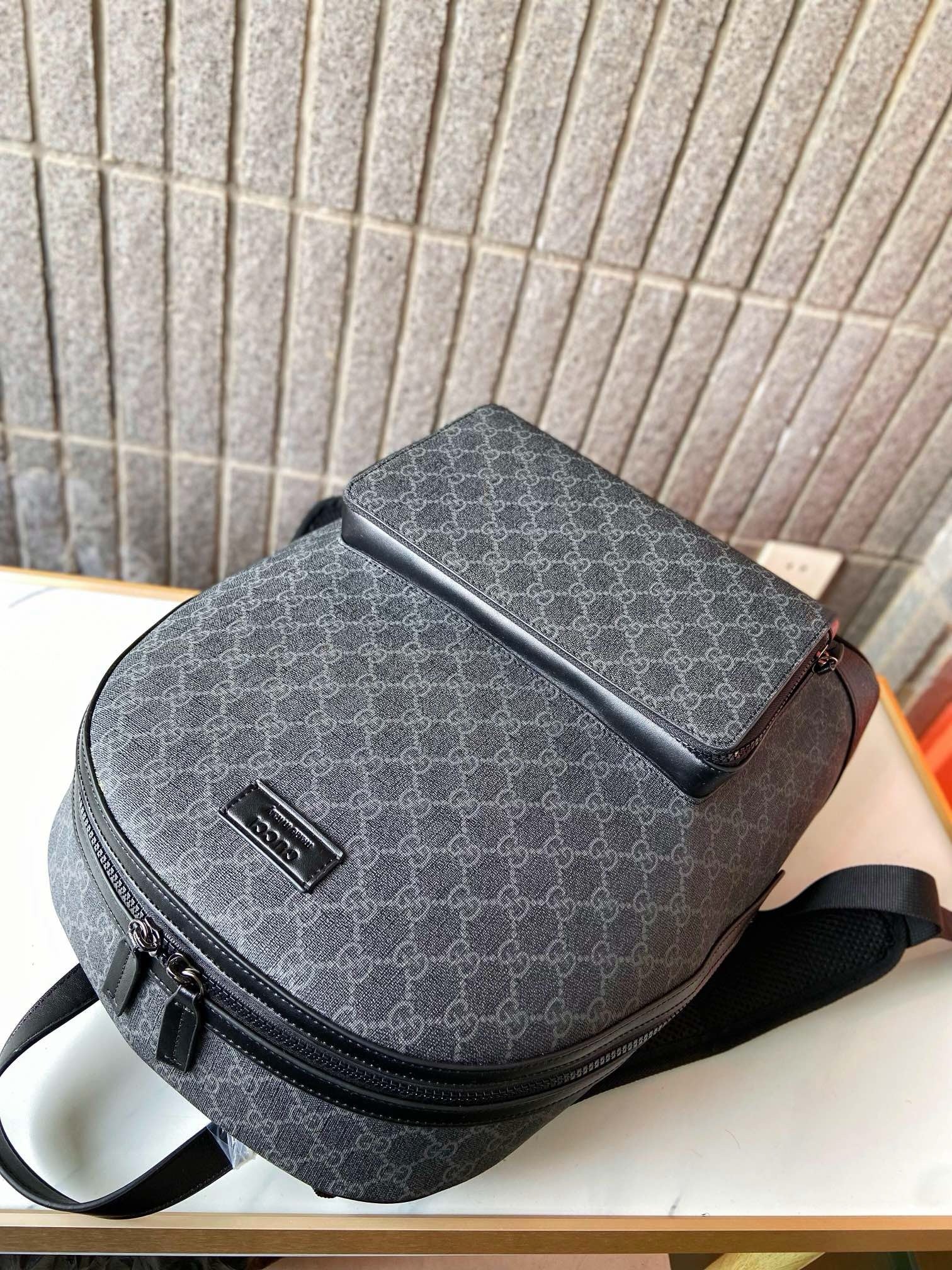 GUCCI - GG Supreme Monogram Medium Backpack