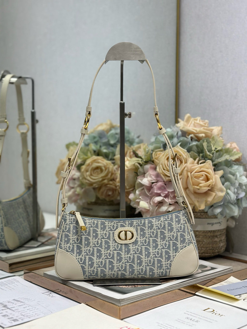 DIOR - Montaigne Wanderlust Mini Bag