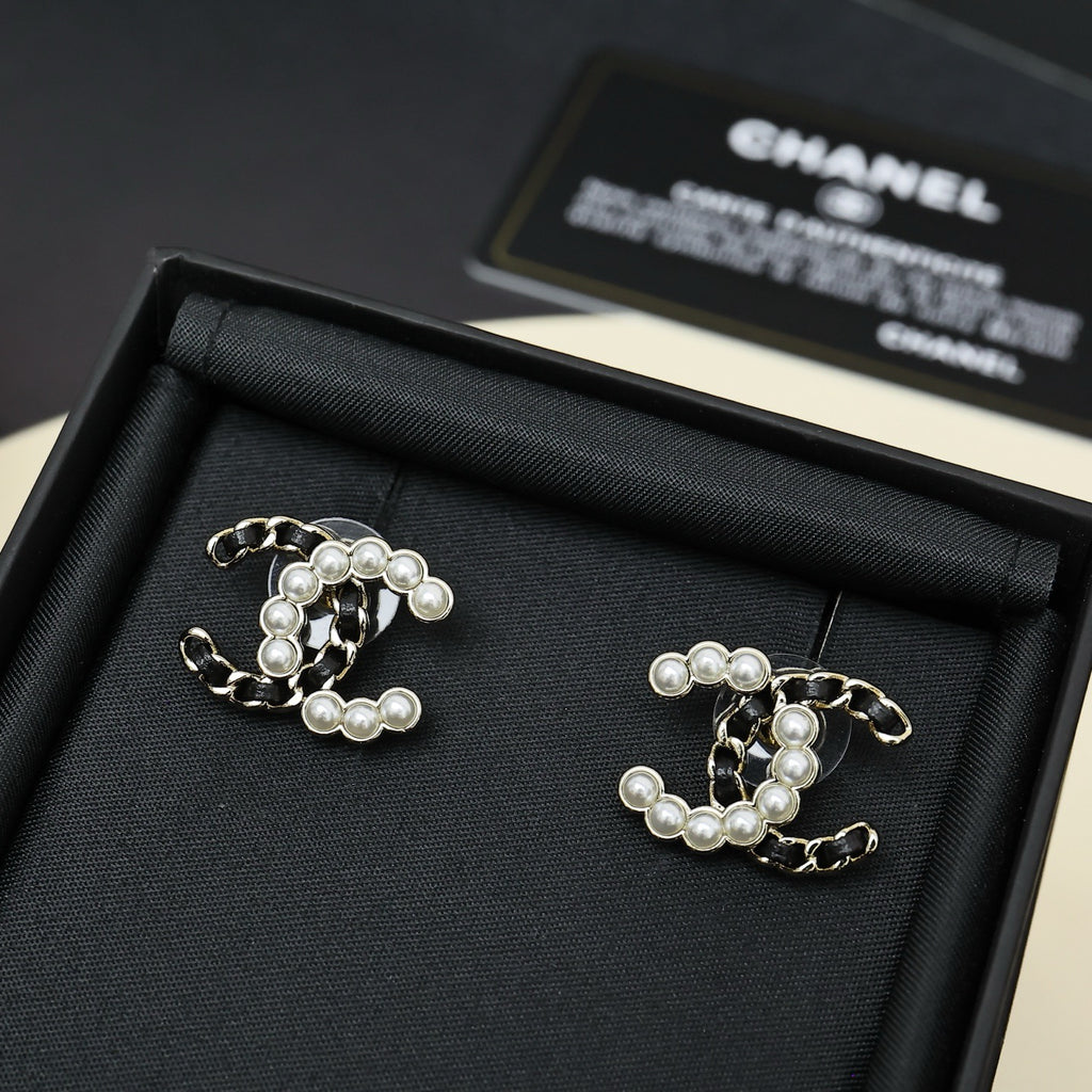 CHANEL - earrings