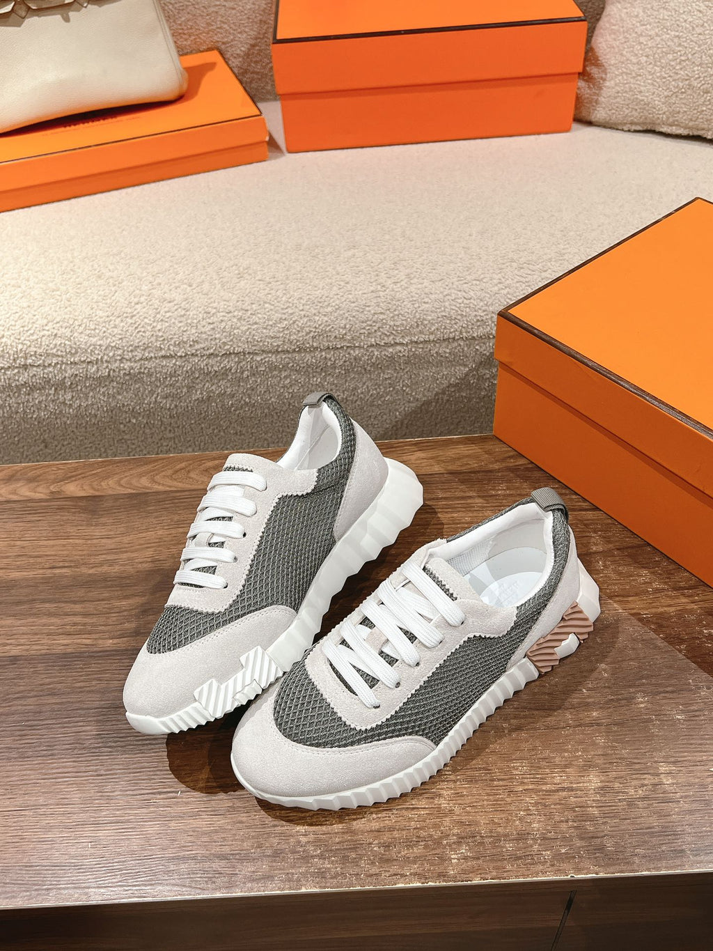HERMES- Bouncing sneakers