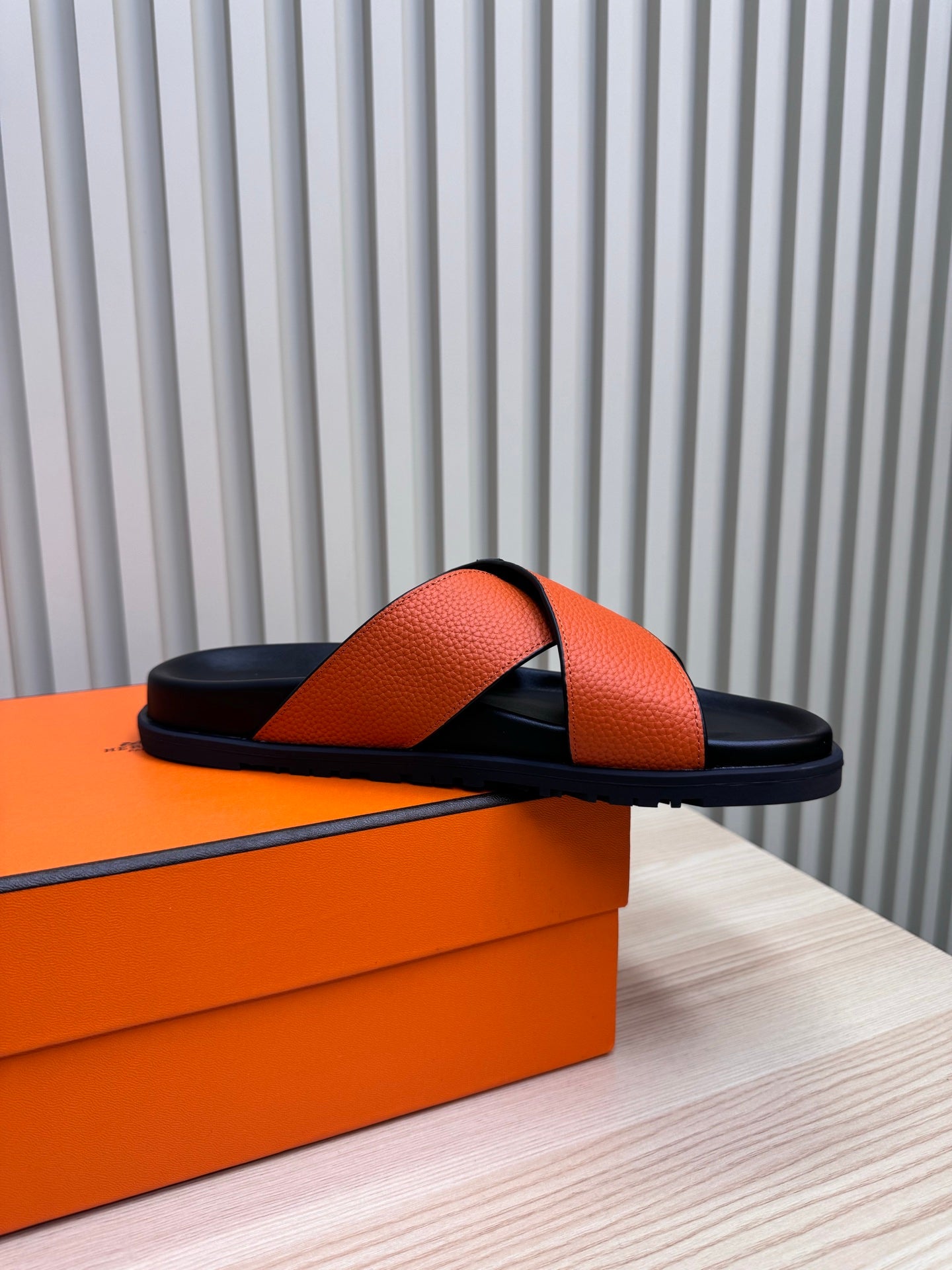 HERMES- men’s slippers