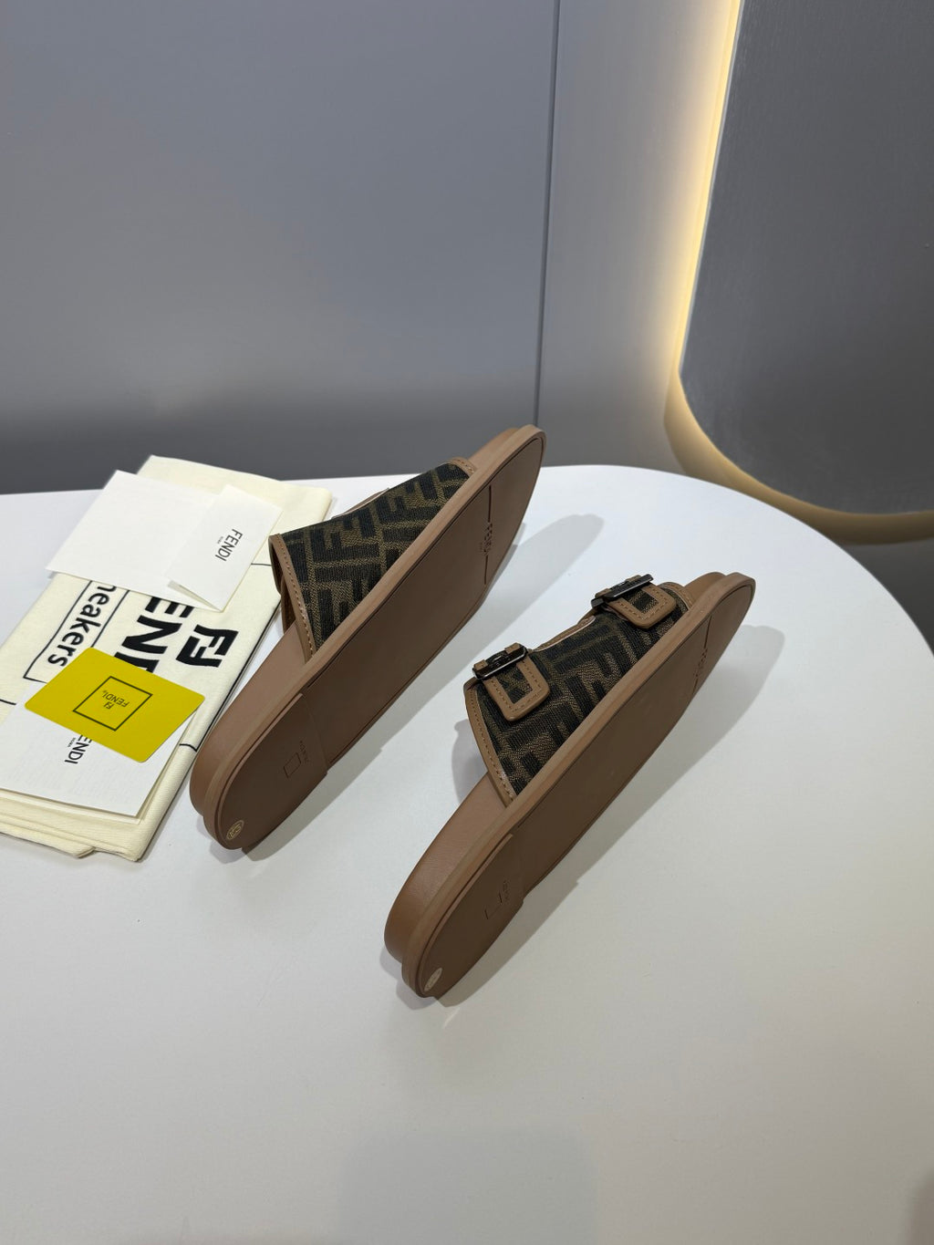 FENDI - Unisex Feel Sandals