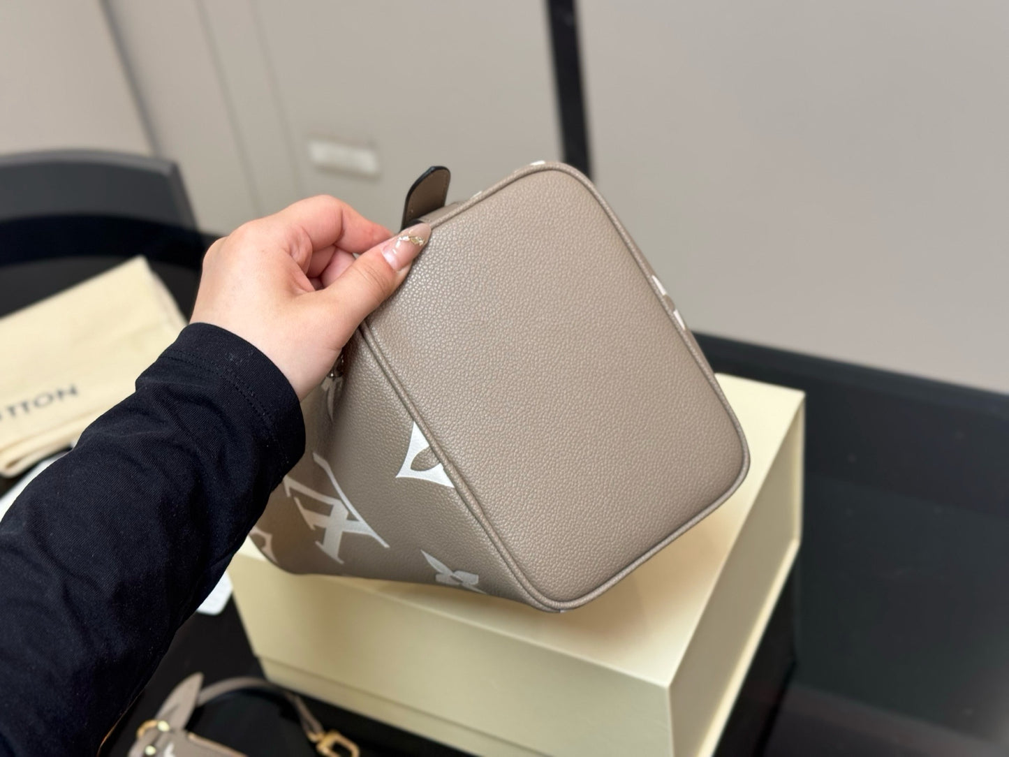LOUIS VUITTON- all in BB