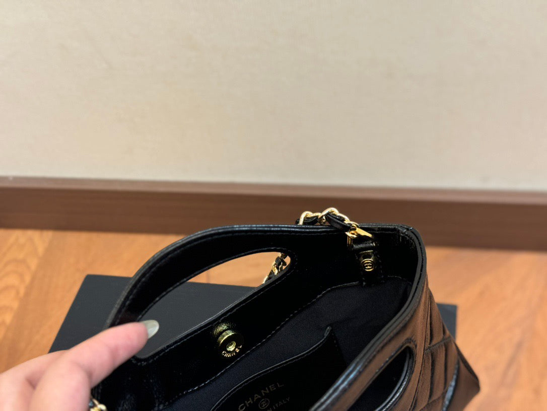 CHANEL - Amore bag