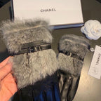 CHANEL - Fur gloves