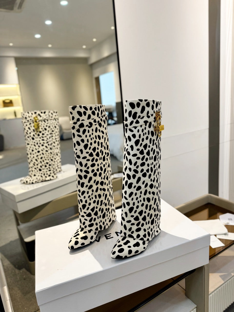 GIVENCHY - Shark lock boots