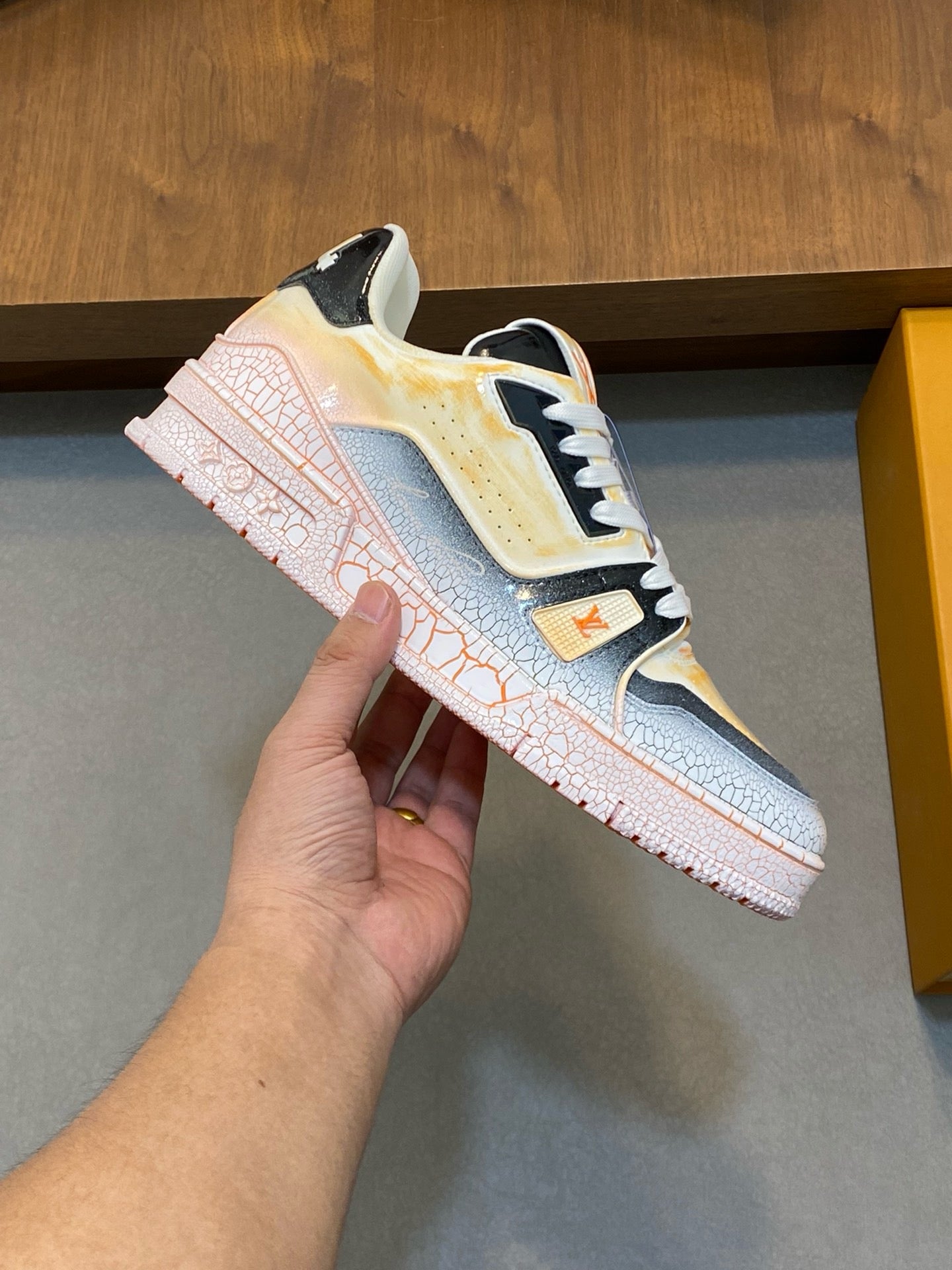LOUIS VUITTON- Unisex sneakers