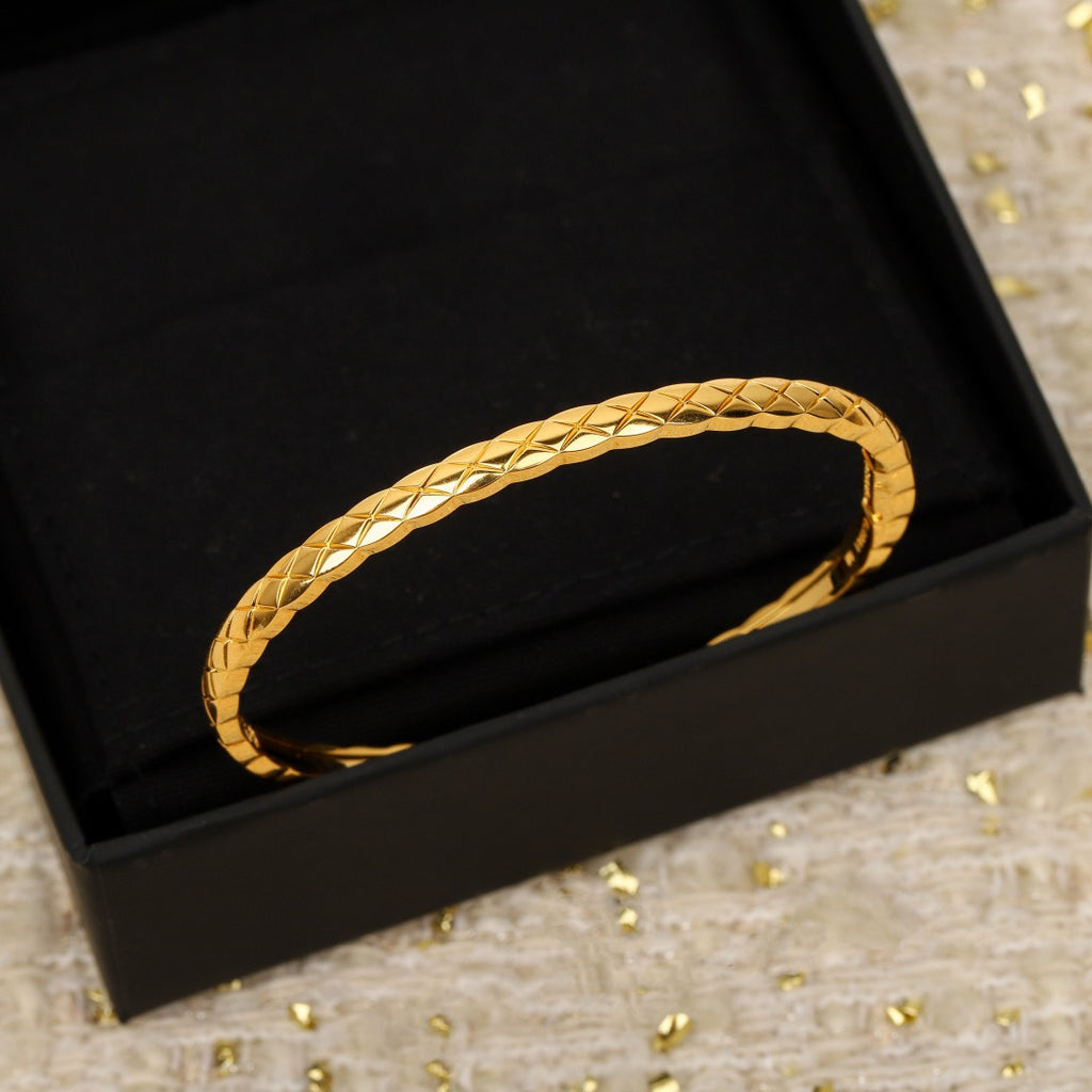 CHANEL - Bangle