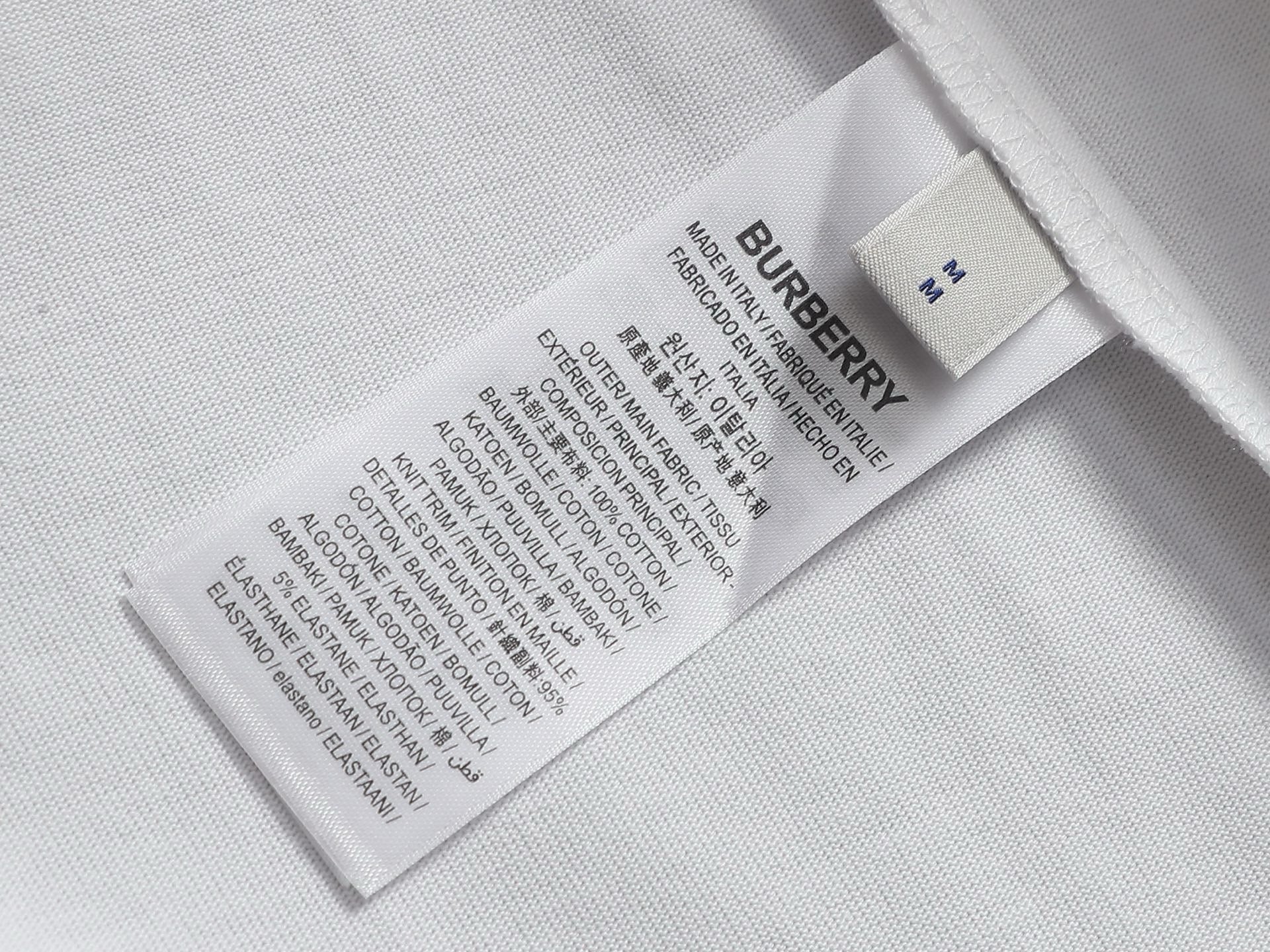 BURBERRY - T-shirt
