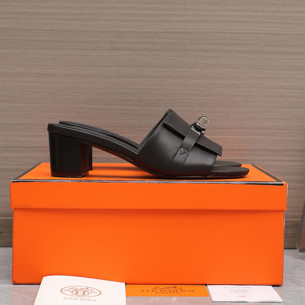 HERMES - WOMEN’S Gigi 50 sandal