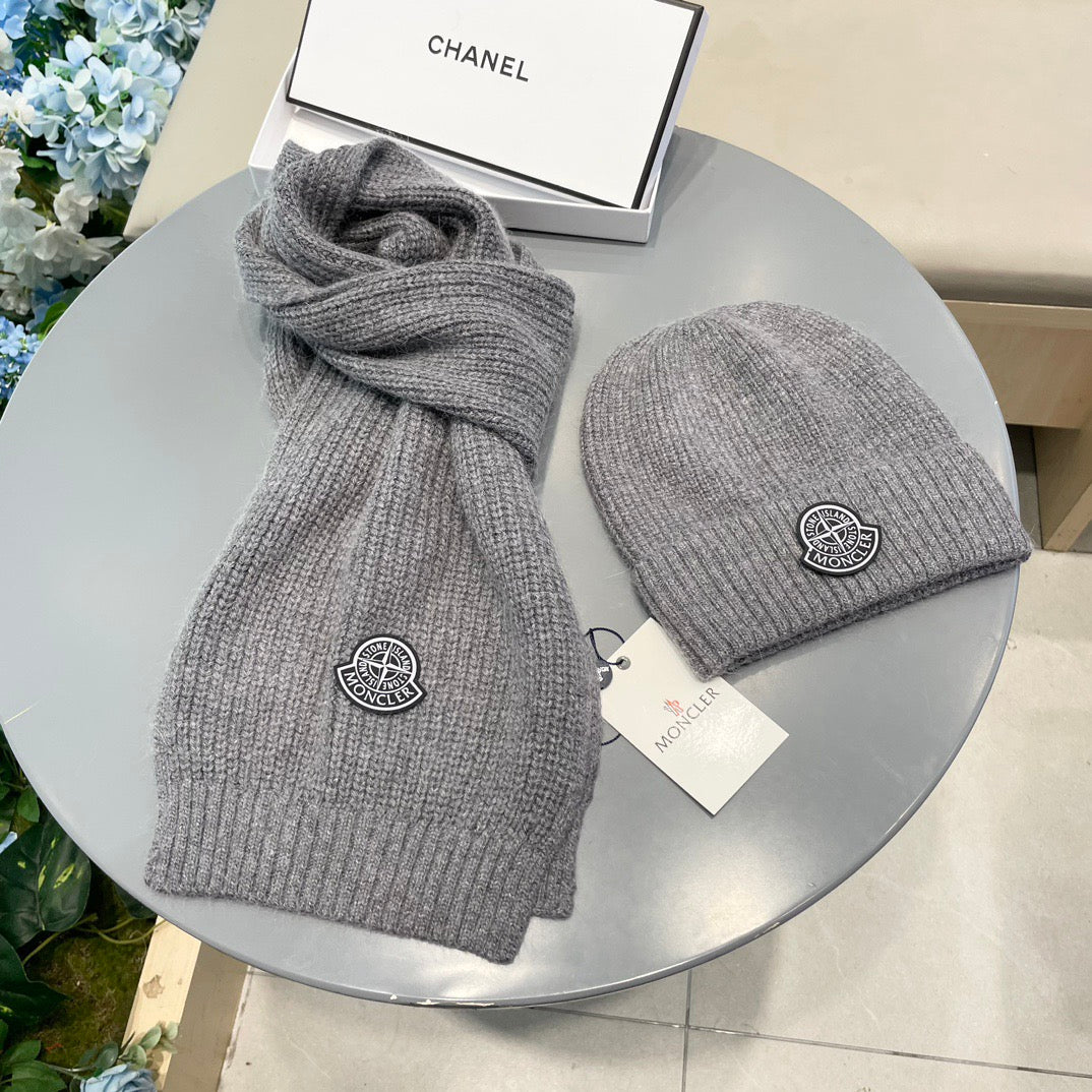 MONCLER -  Two-piece set of cashmere