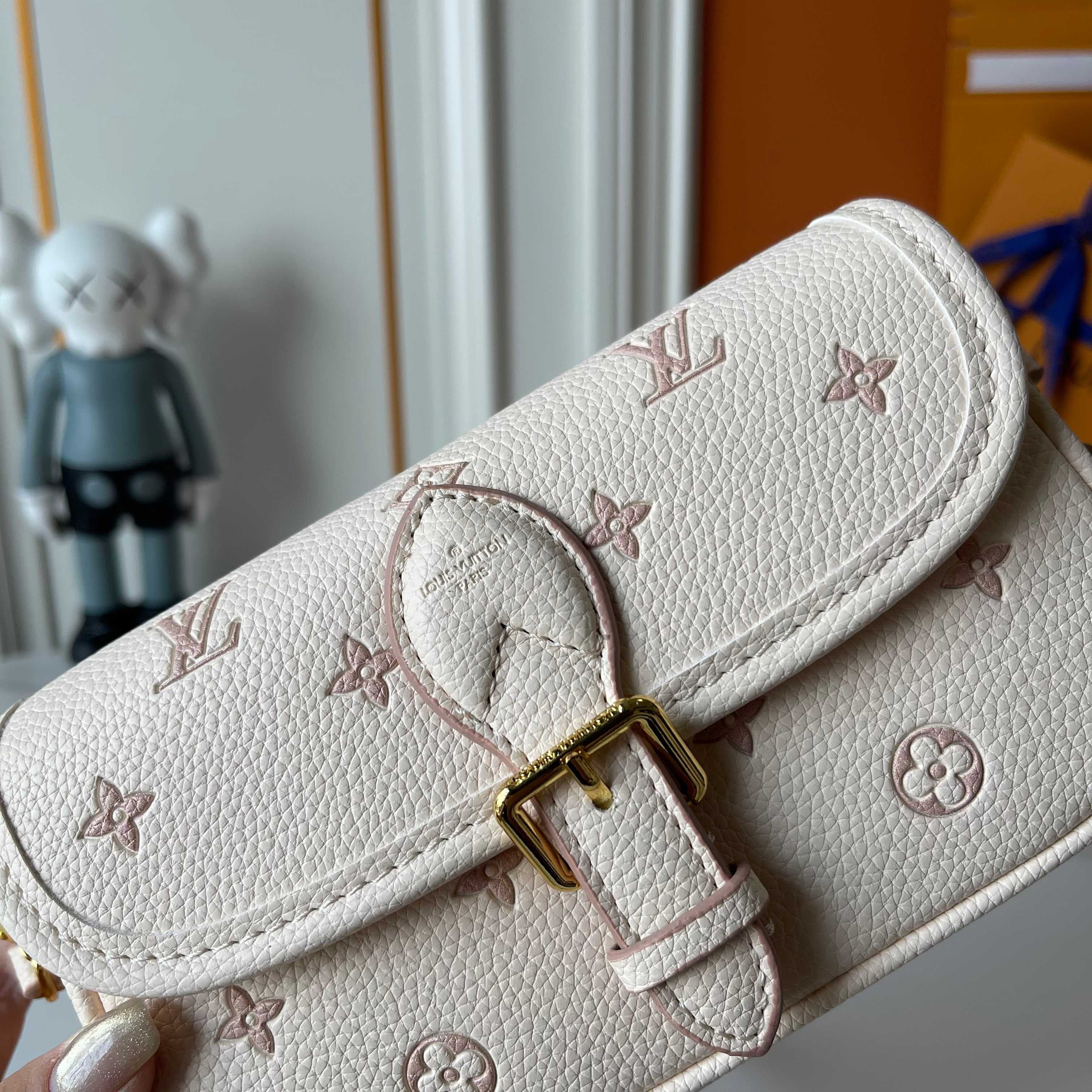 LOUIS VUITTON- Diane