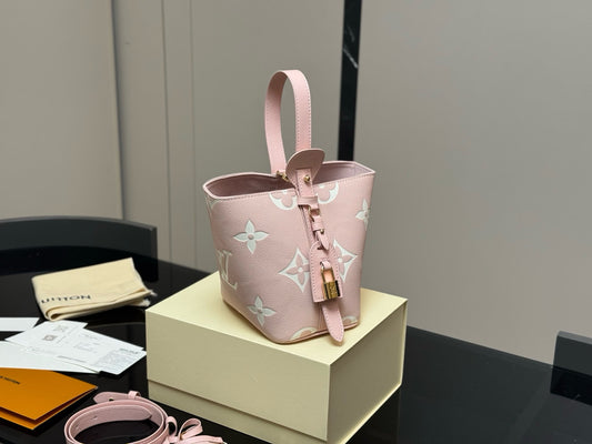 LOUIS VUITTON- all in BB