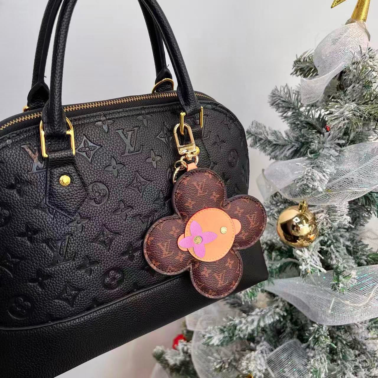 LOUIS VUITTON - Vivienne Bag Charm