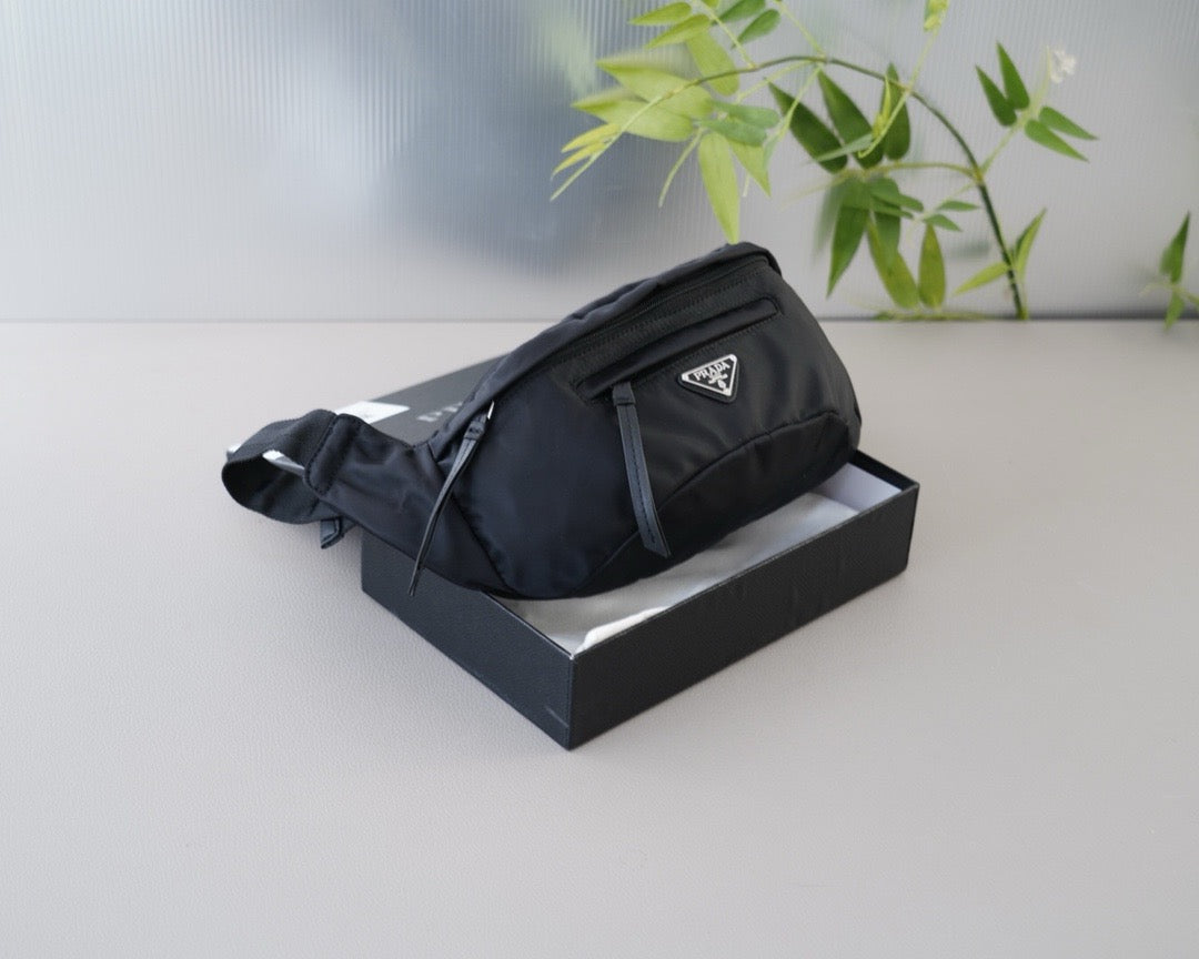 PRADA - Belt bag