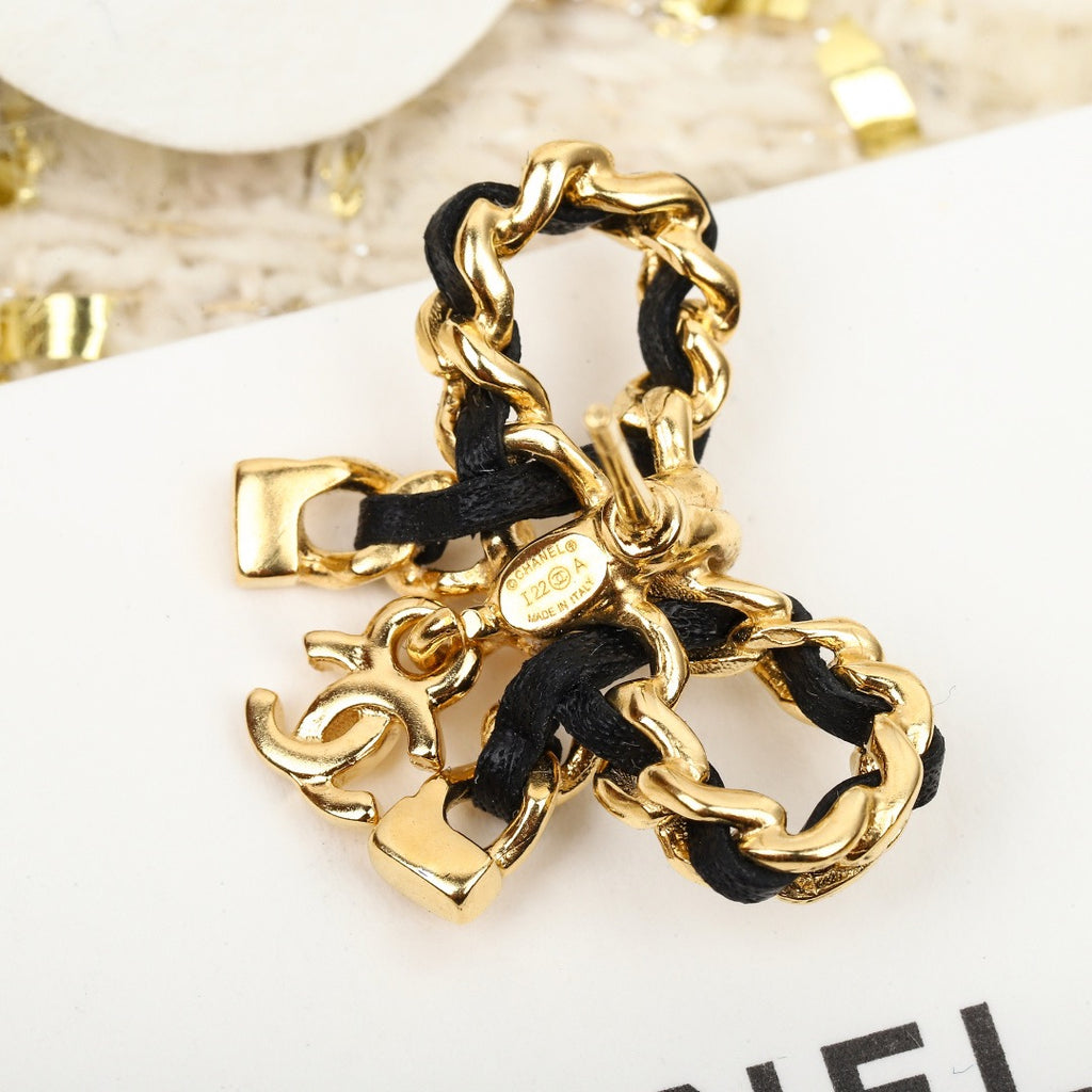CHANEL - earrings