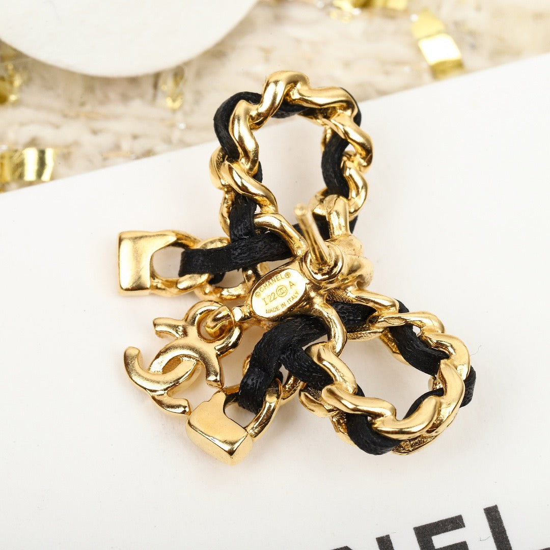 CHANEL - earrings