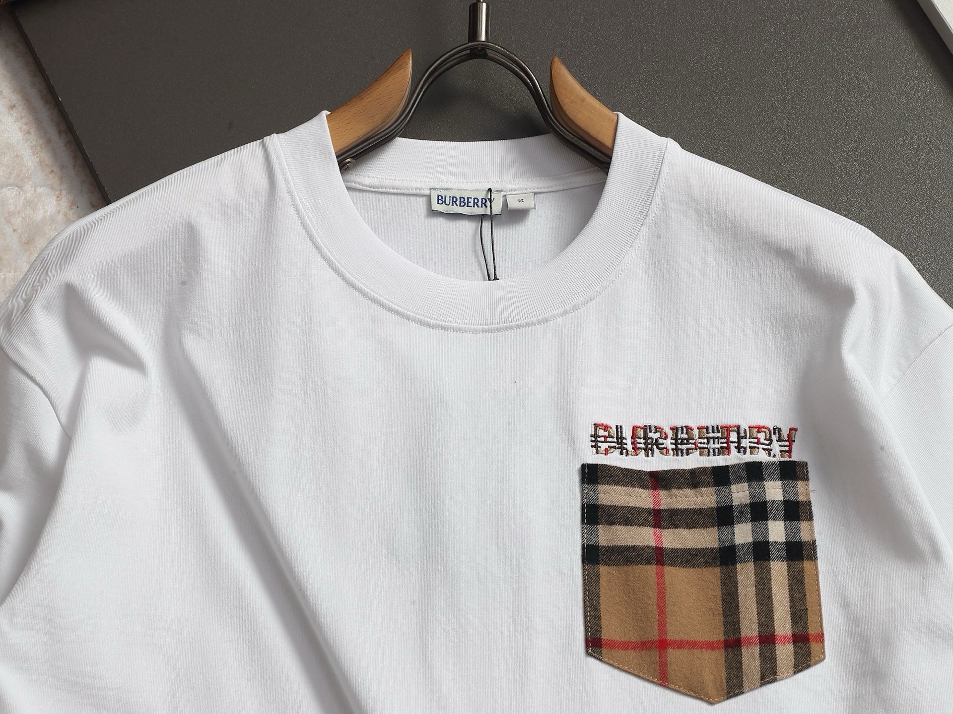 BURBERRY - T-shirt