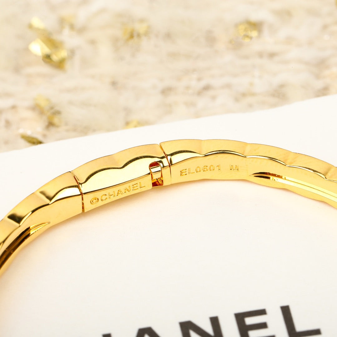 CHANEL - Bangle