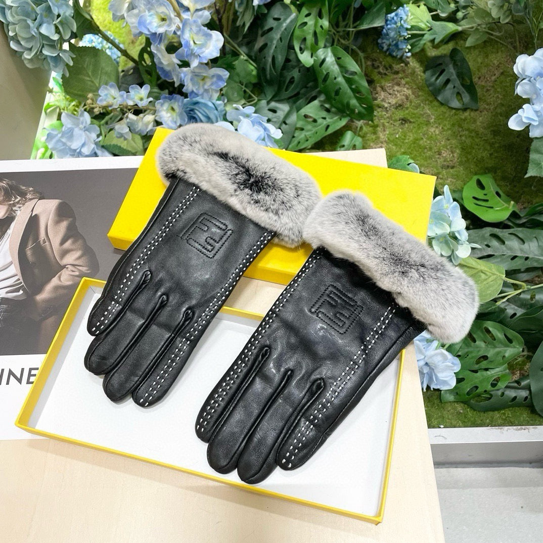 FENDI - Fur gloves