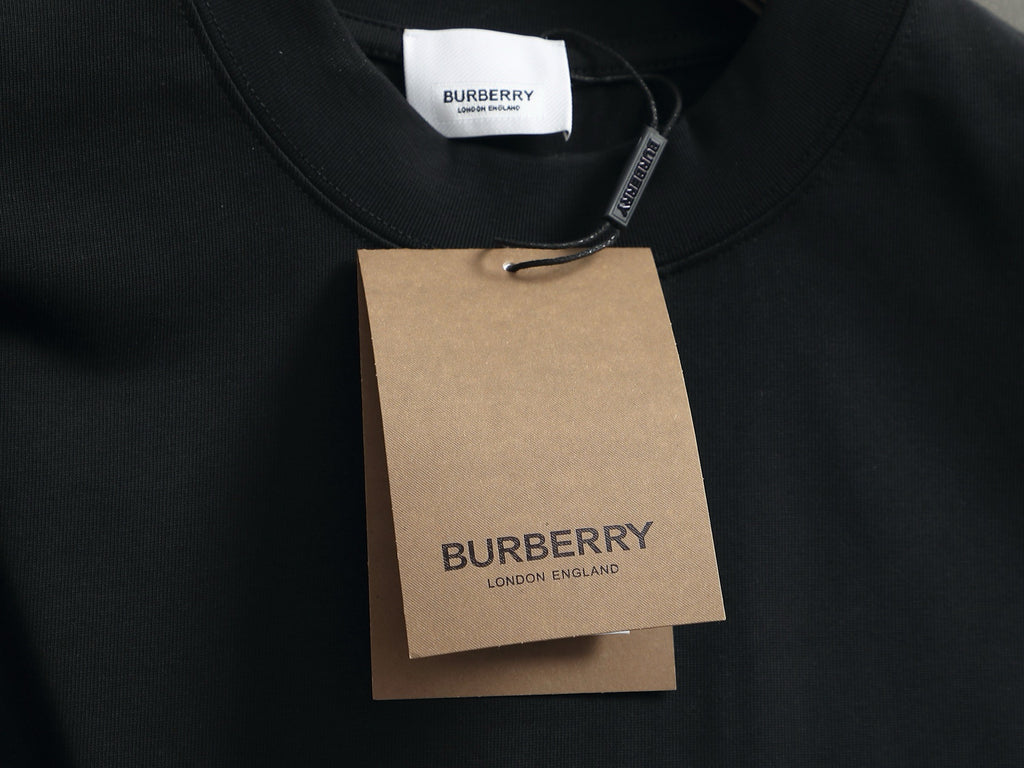 BURBERRY - T-shirt
