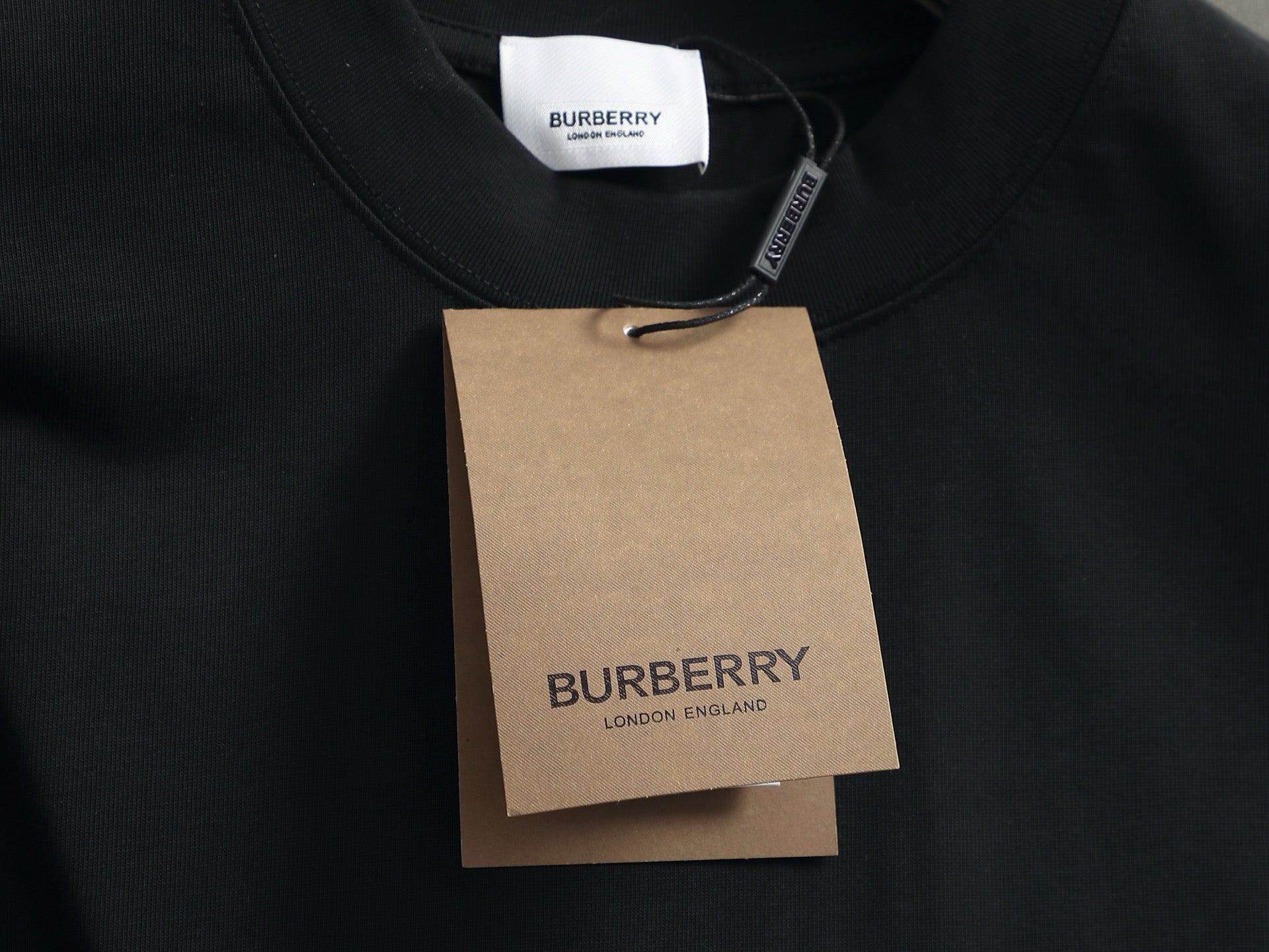 BURBERRY - T-shirt