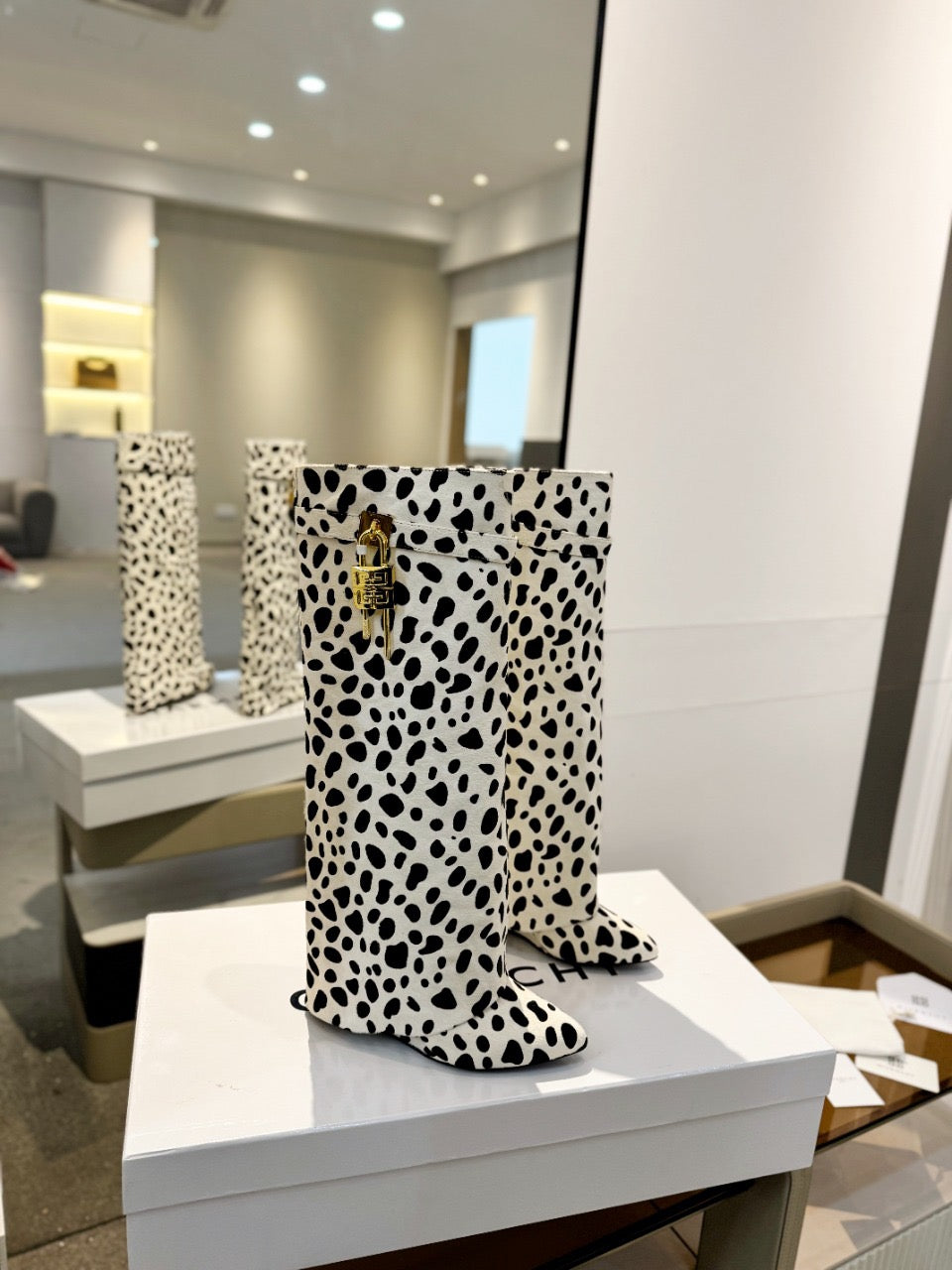 GIVENCHY - Shark lock boots
