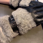 CHANEL - Fur gloves