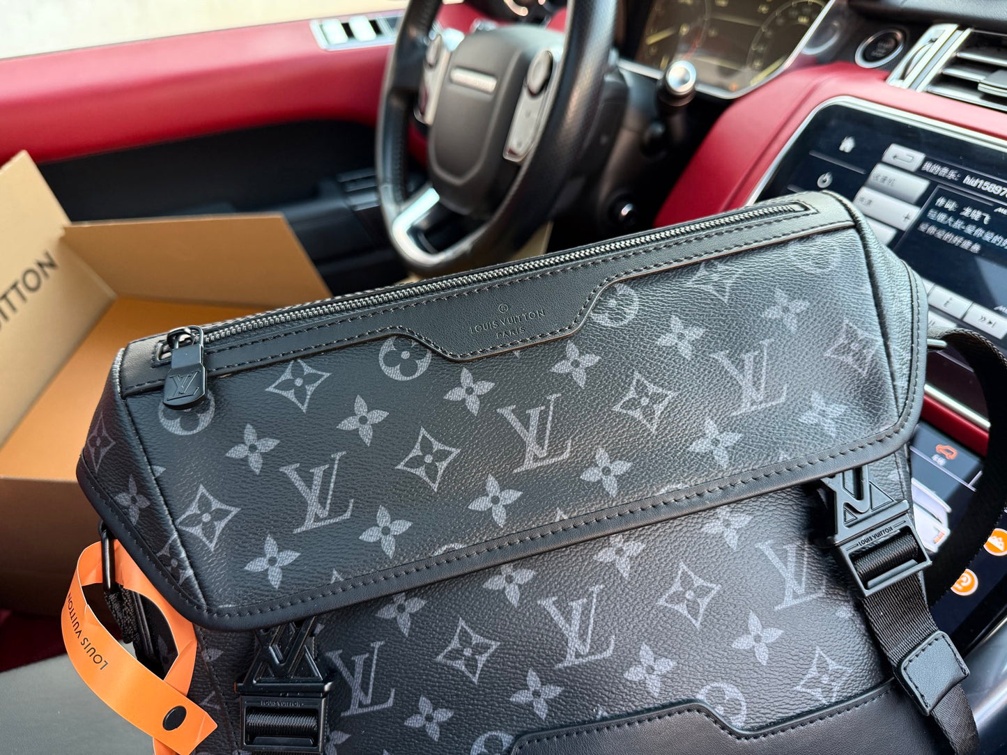 LOUIS VUITTON- Men’s Messenger voyager bag