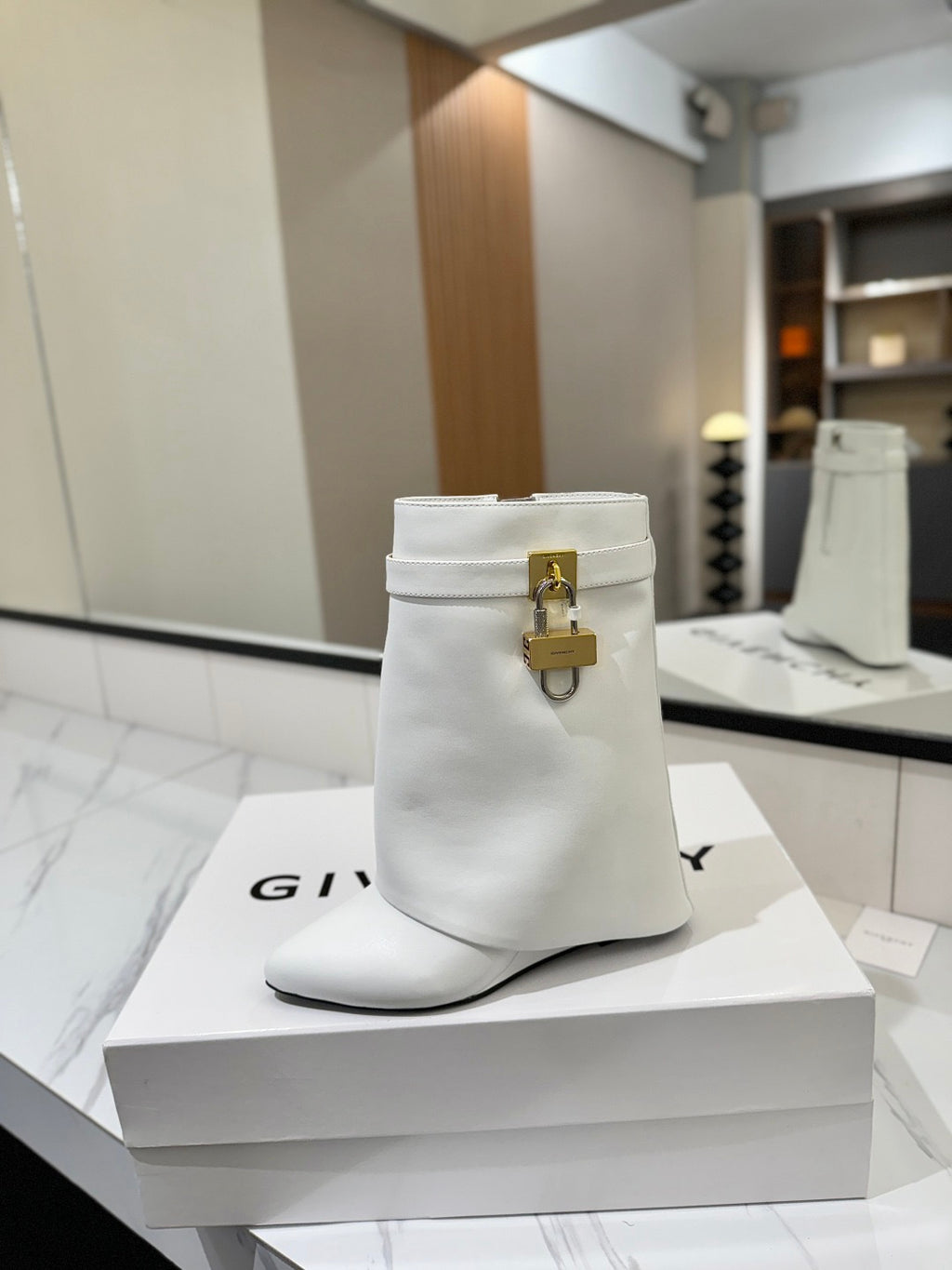 GIVENCHY - Shark lock boots