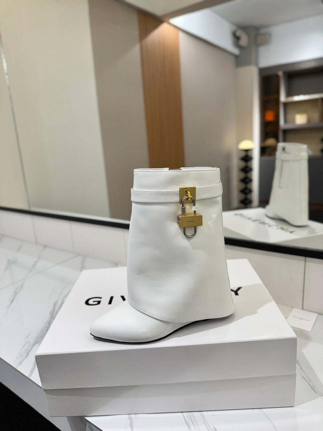 GIVENCHY - Shark lock boots