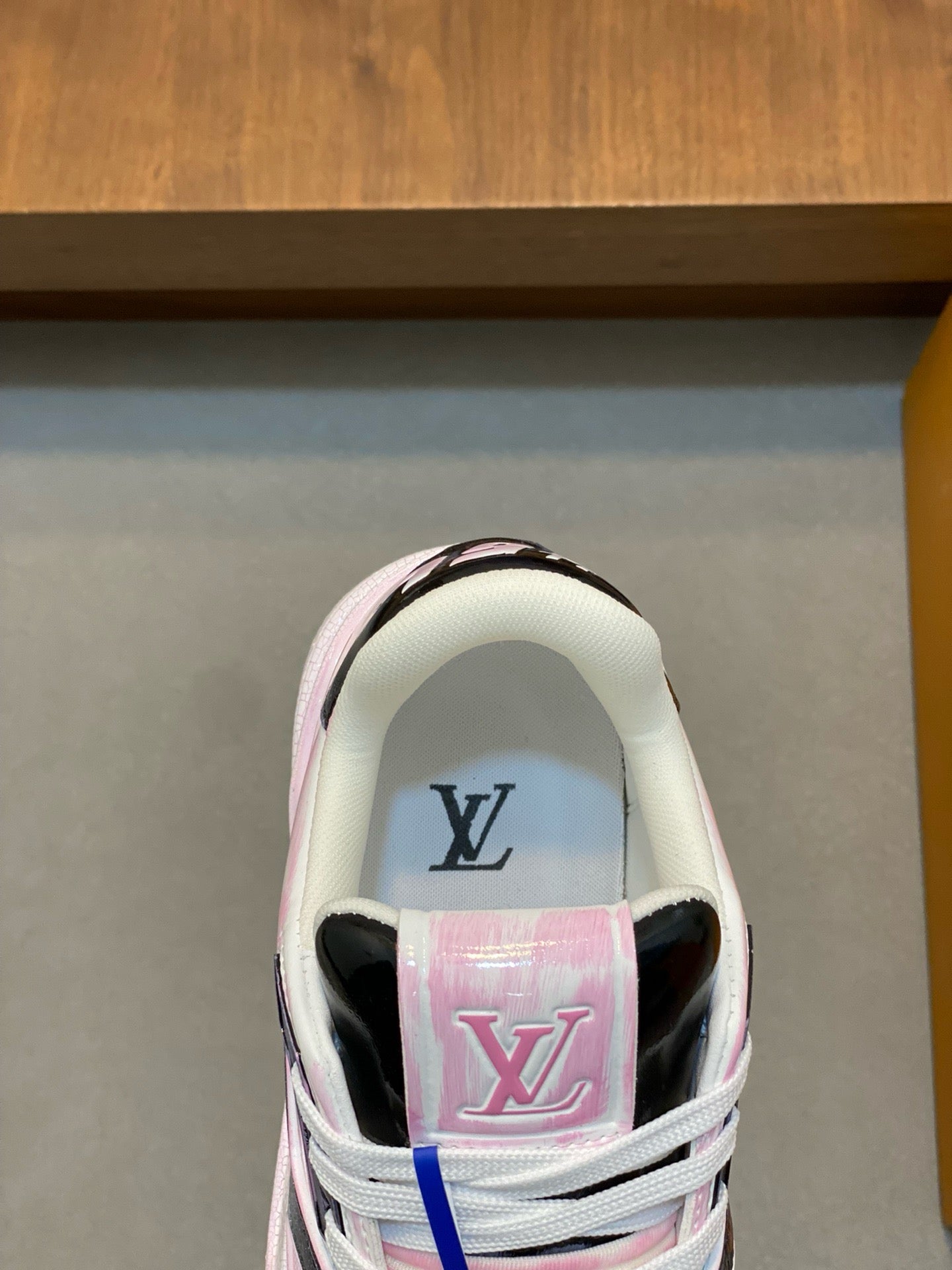 LOUIS VUITTON- Unisex sneakers