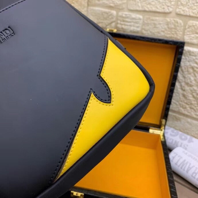 FENDI - Zaino monospalla in nylon e pelle