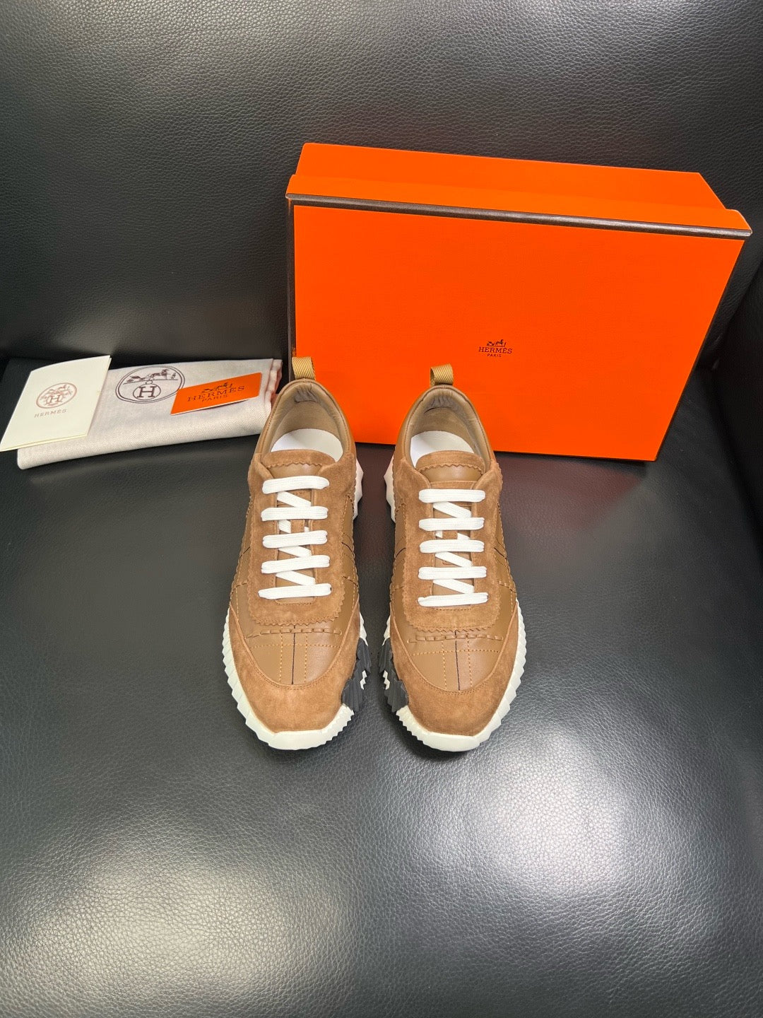 HERMES- Bouncing sneakers