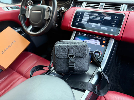 LOUIS VUITTON- Men’s Retro bag