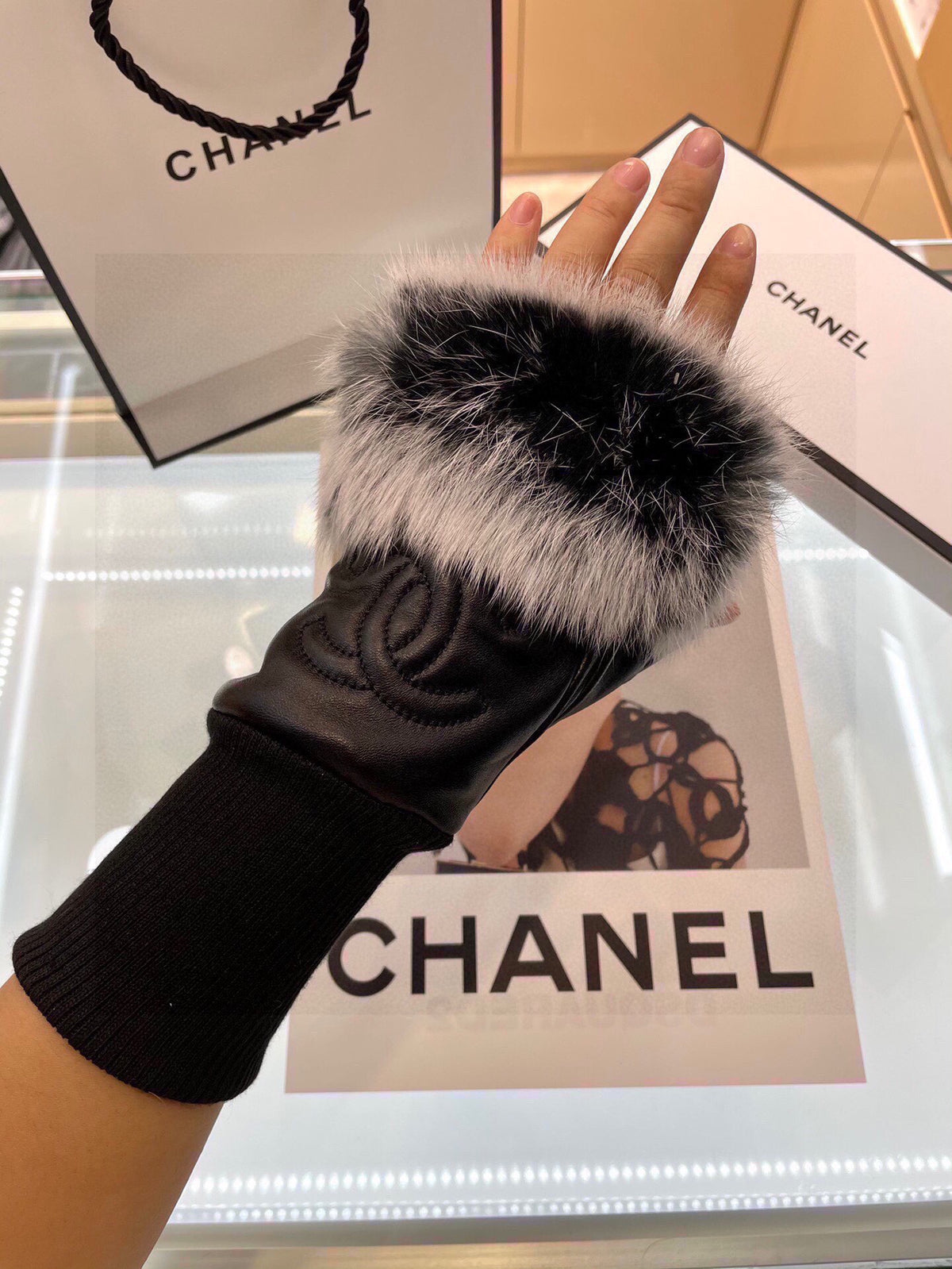 CHANEL - Fur gloves