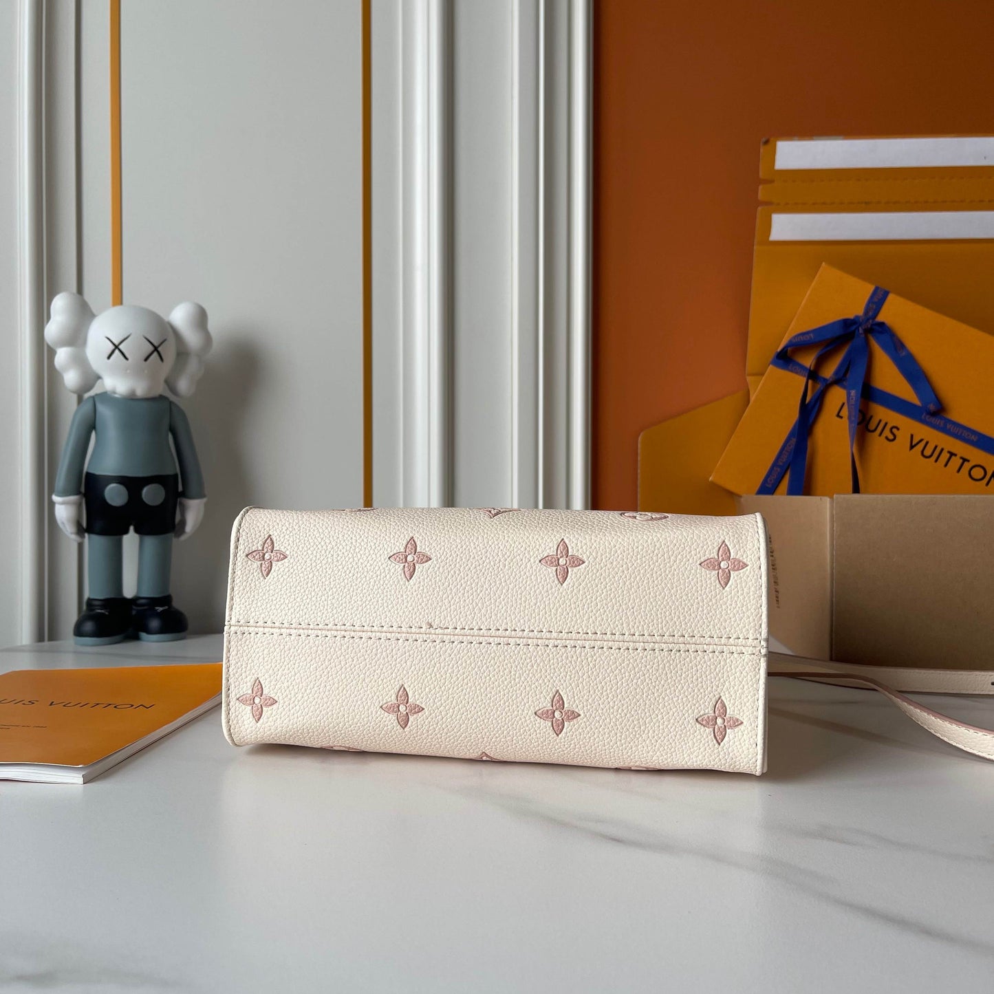 LOUIS VUITTON- On the go