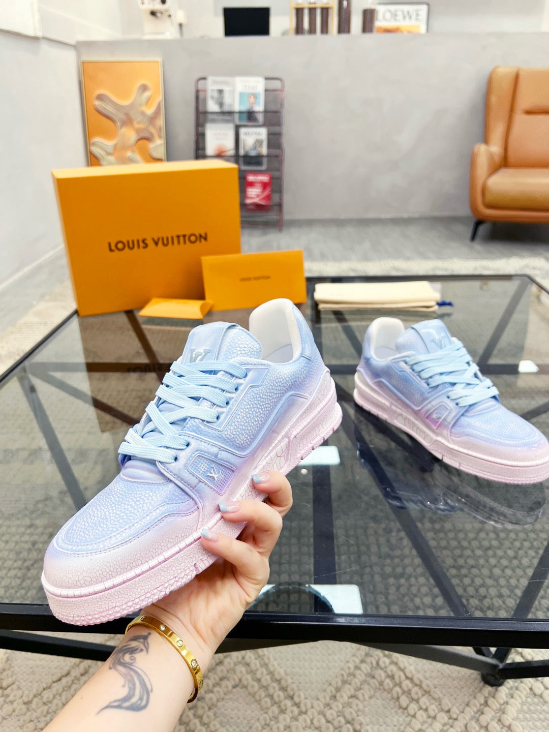 LOUIS VUITTON- Unisex sneakers