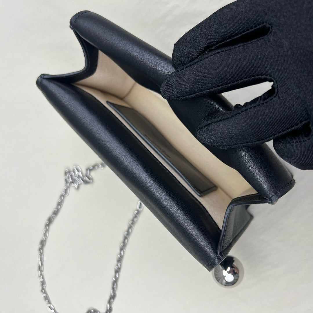 JACQUEMUS - La Petite Pochette Rond Carré clutch