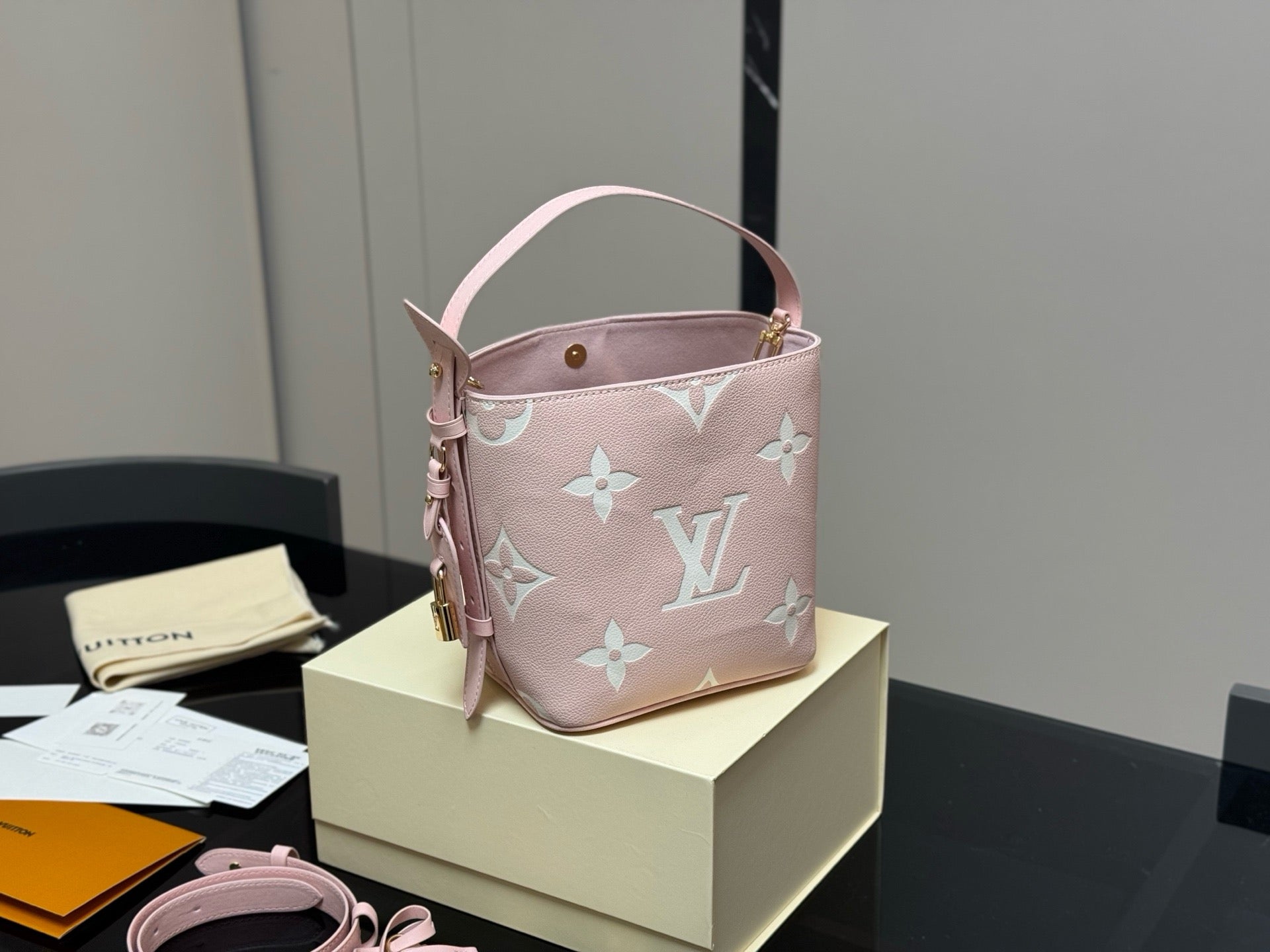 LOUIS VUITTON- all in BB