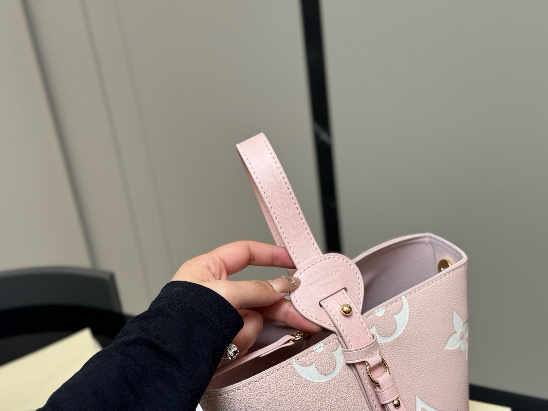 LOUIS VUITTON- all in BB