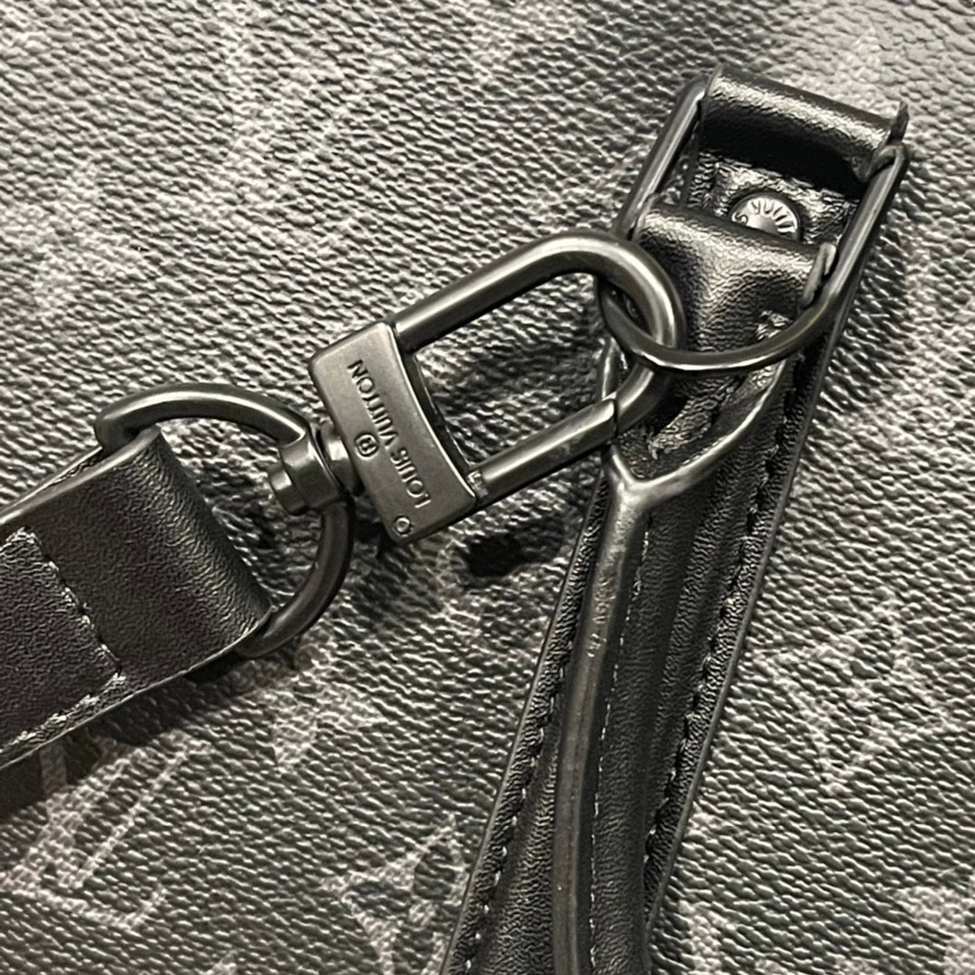 LOUIS VUITTON- Men’s Horrizontal zippe bag