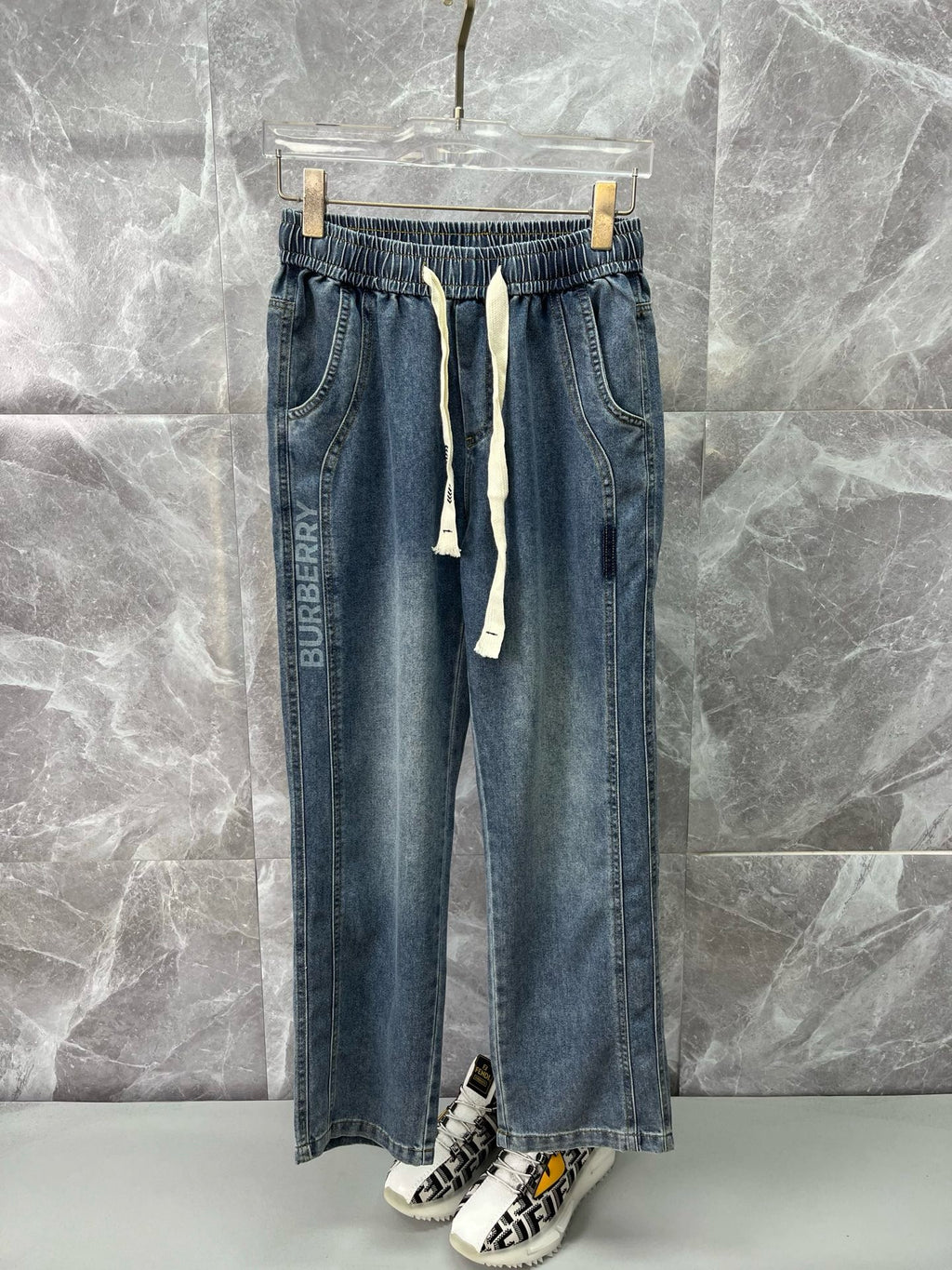 BURBERRY - Jeans